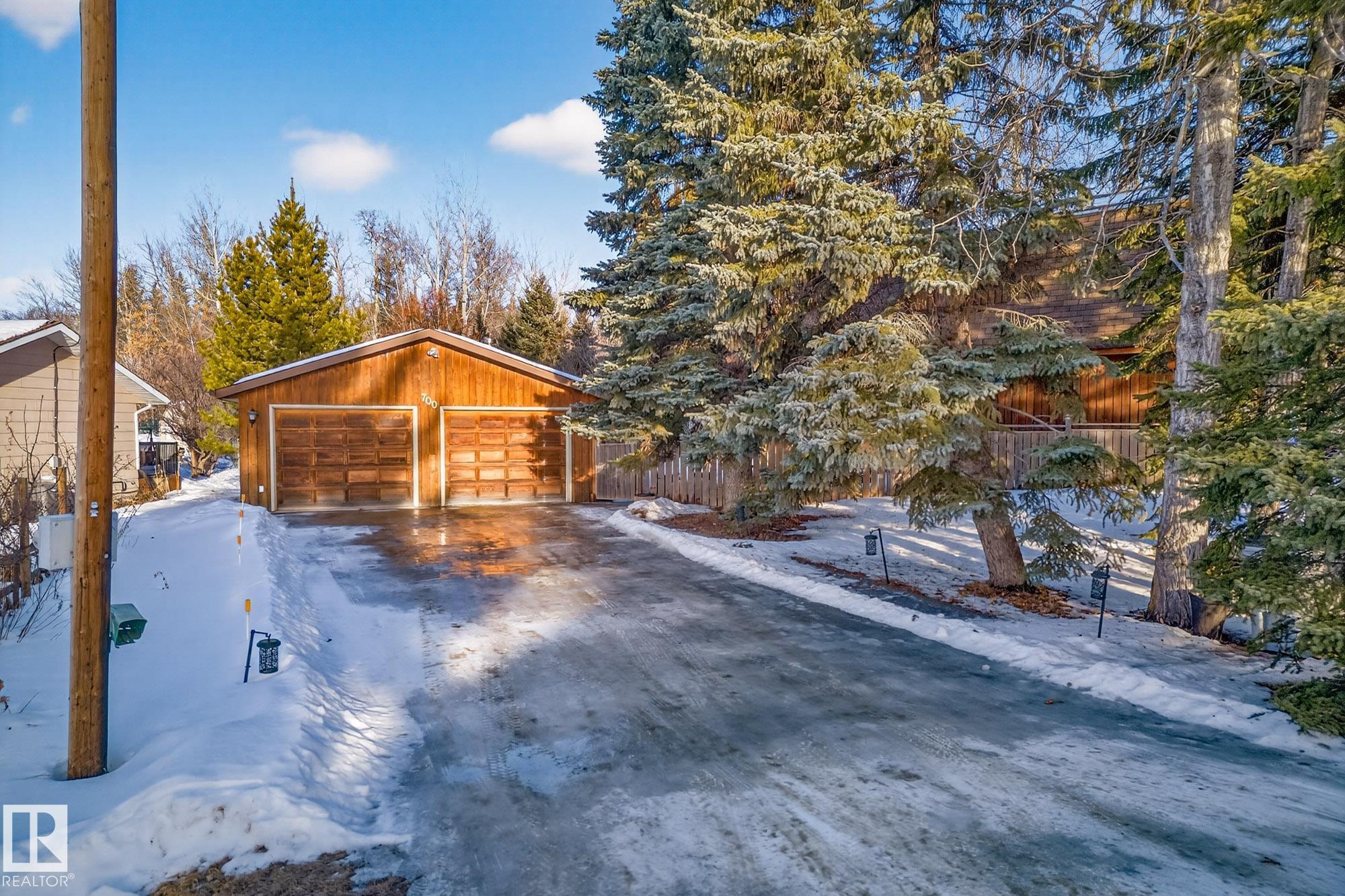 700 Lakeside Drive, Spring Lake, Rural Parkland County