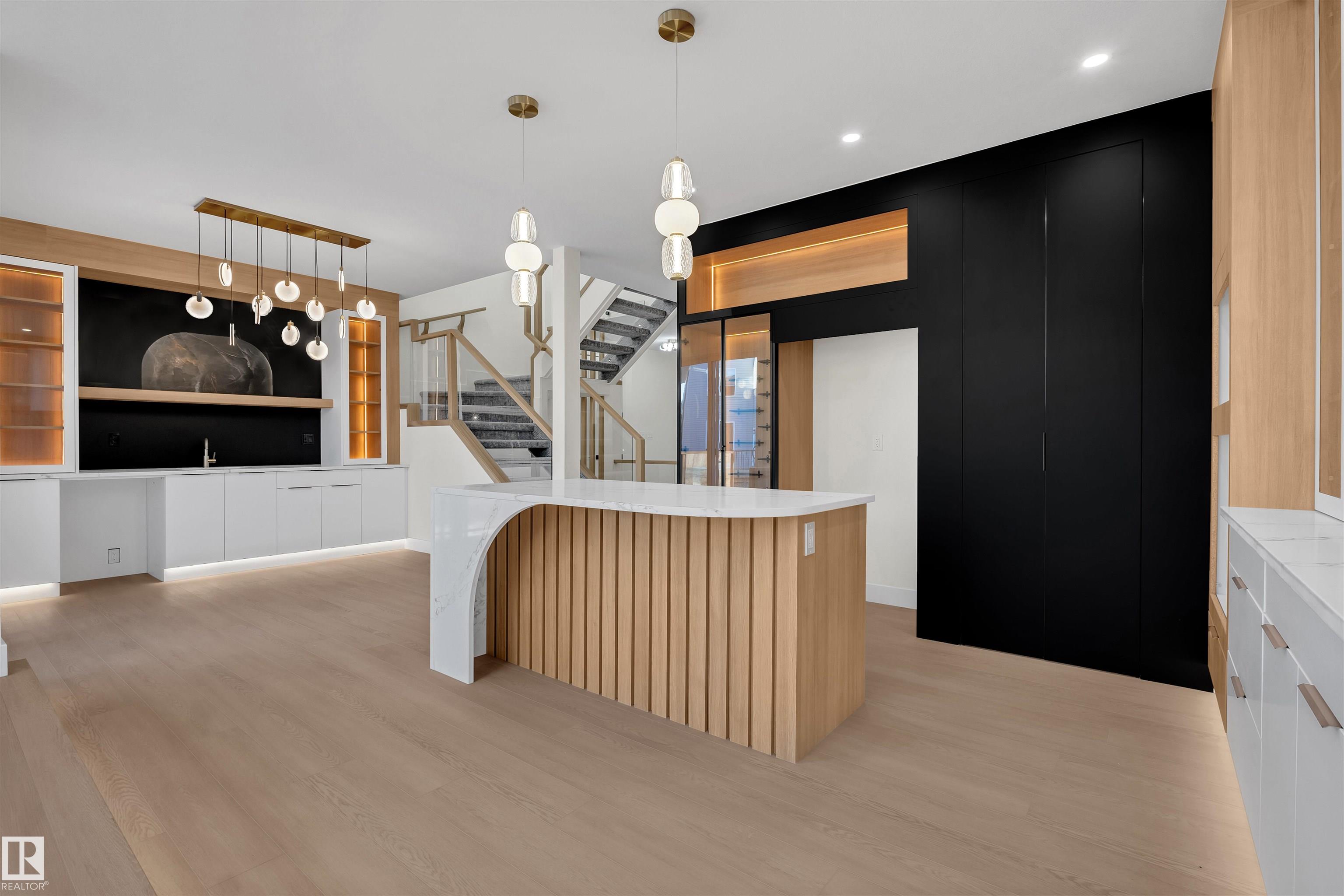 Picture for 4919 17 AV SW SW