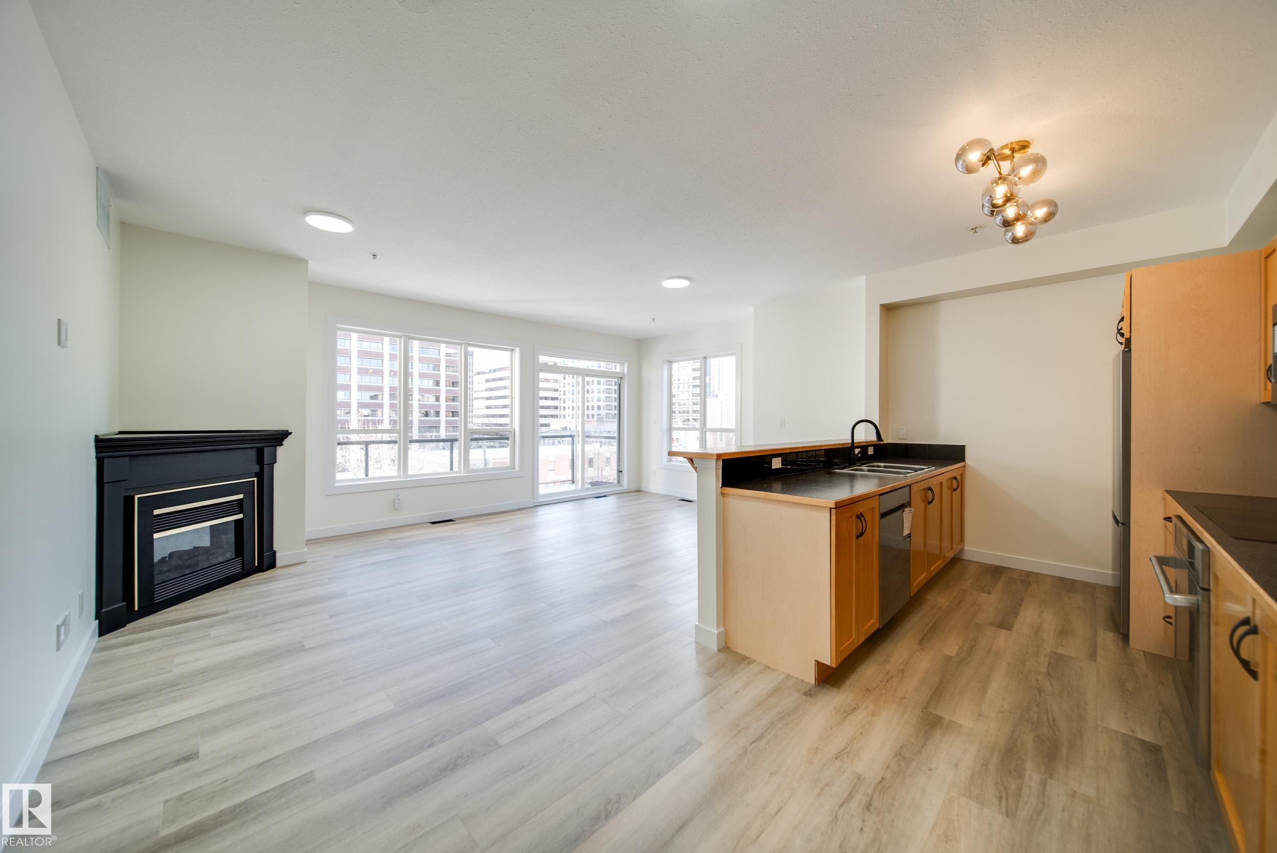 Photo 16 at 532 - 10023 110 Street NW, Wîhkwêntôwin, Edmonton