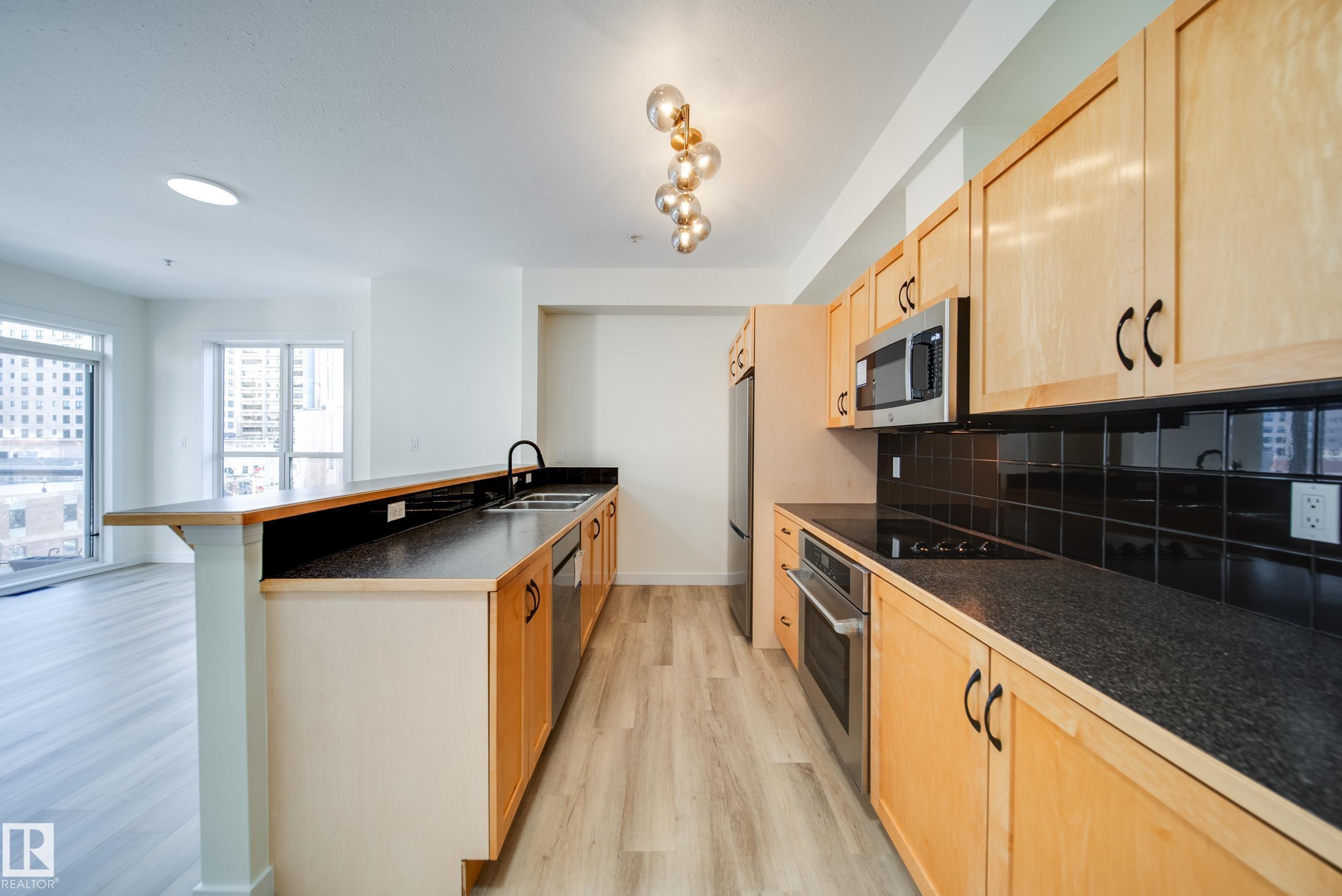 Photo 17 at 532 - 10023 110 Street NW, Wîhkwêntôwin, Edmonton