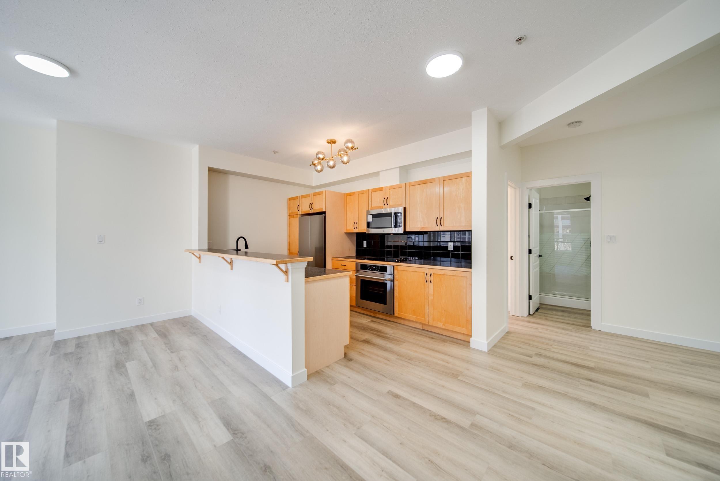 Photo 18 at 532 - 10023 110 Street NW, Wîhkwêntôwin, Edmonton