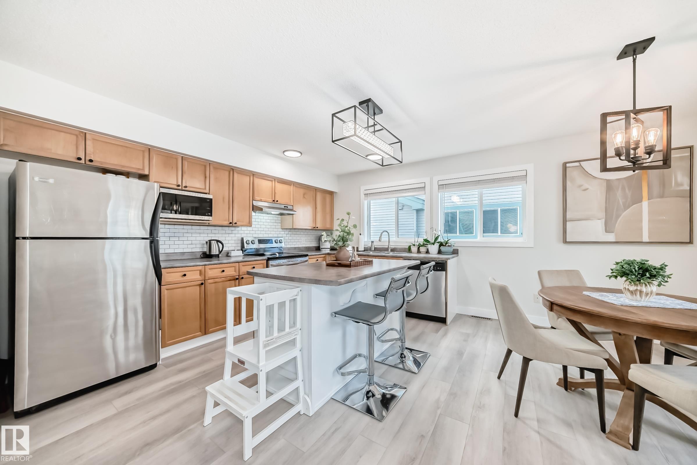 Picture for #47 12050 17 AV SW SW