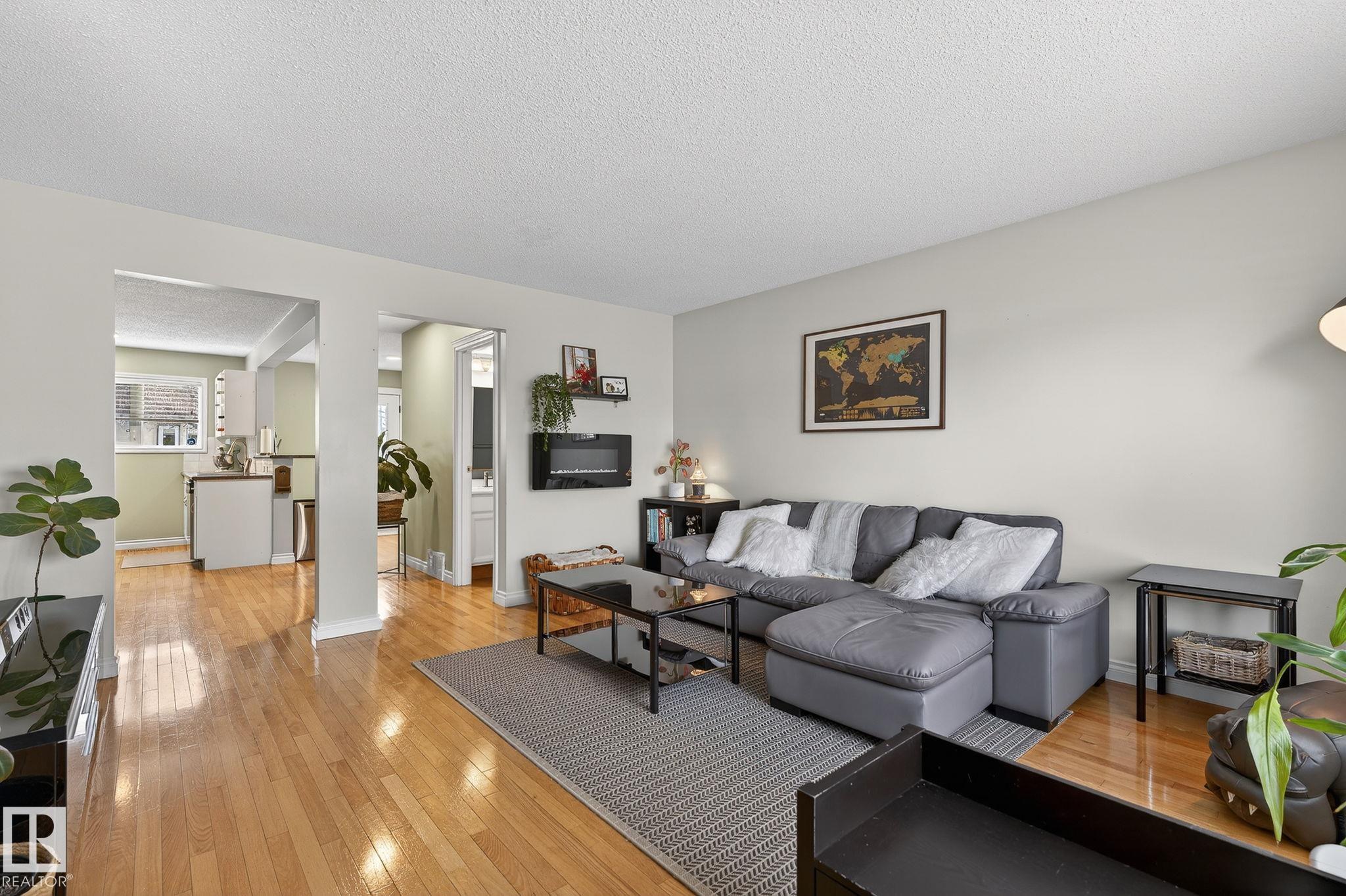 11349 22 Avenue NW, Skyrattler, Edmonton