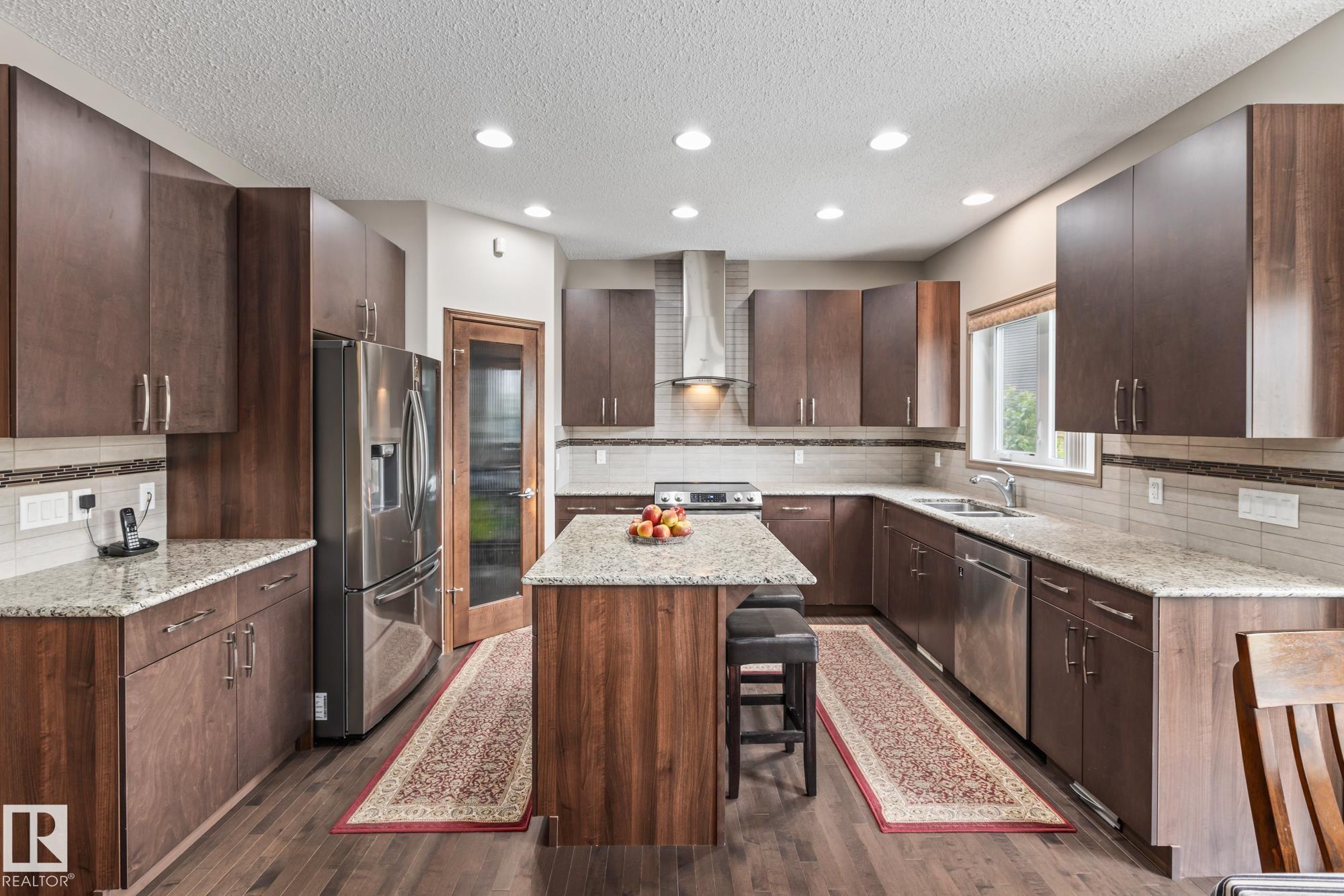 Photo 10 at 9520 206 Street NW, Webber Greens, Edmonton