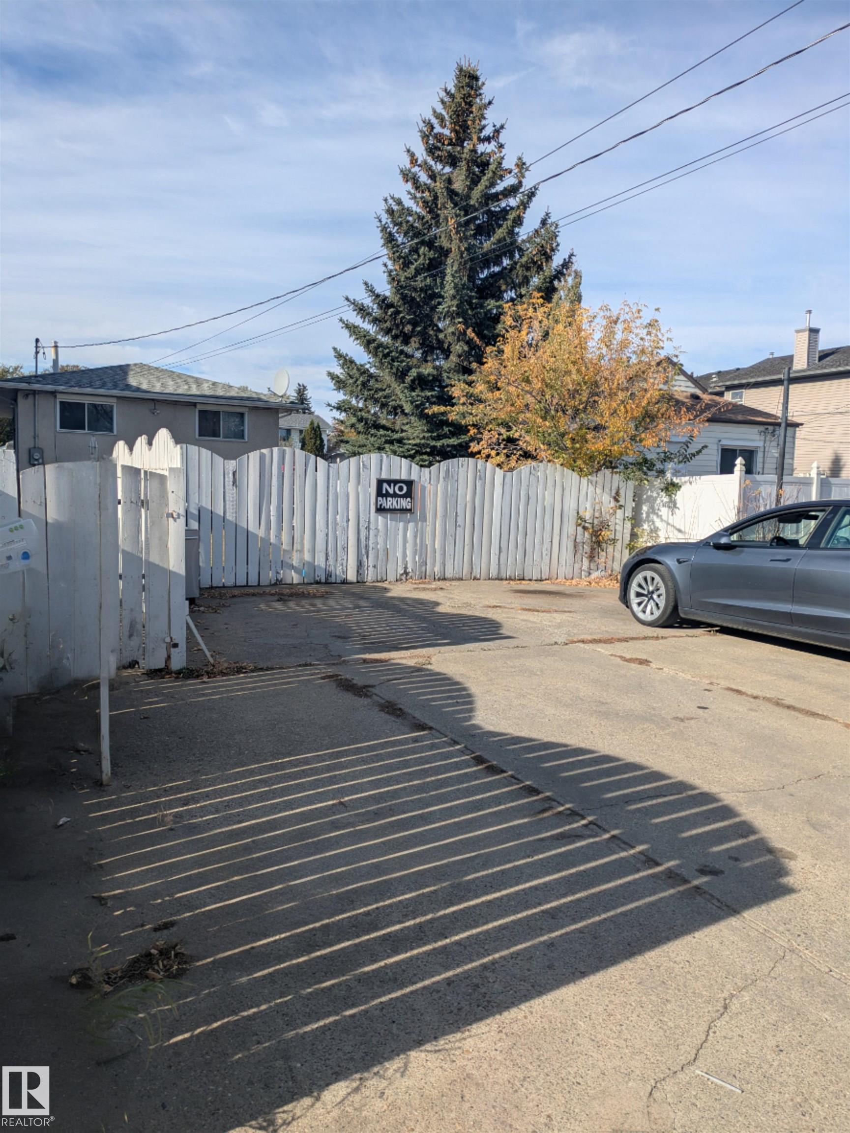 Photo 31 at 11523 82 Street NW, Parkdale, Edmonton