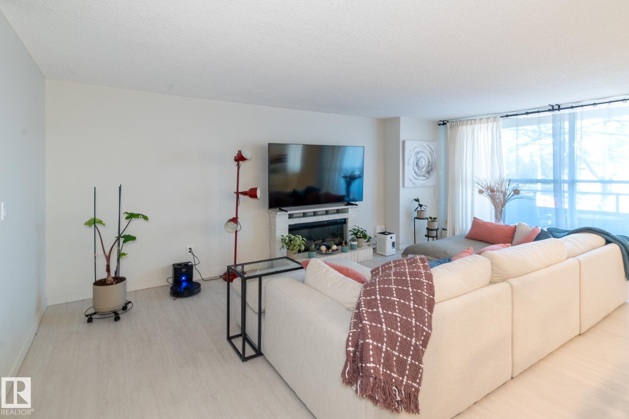 Photo 15 at 215 - 13910 Stony Plain Road NW, Glenora, Edmonton