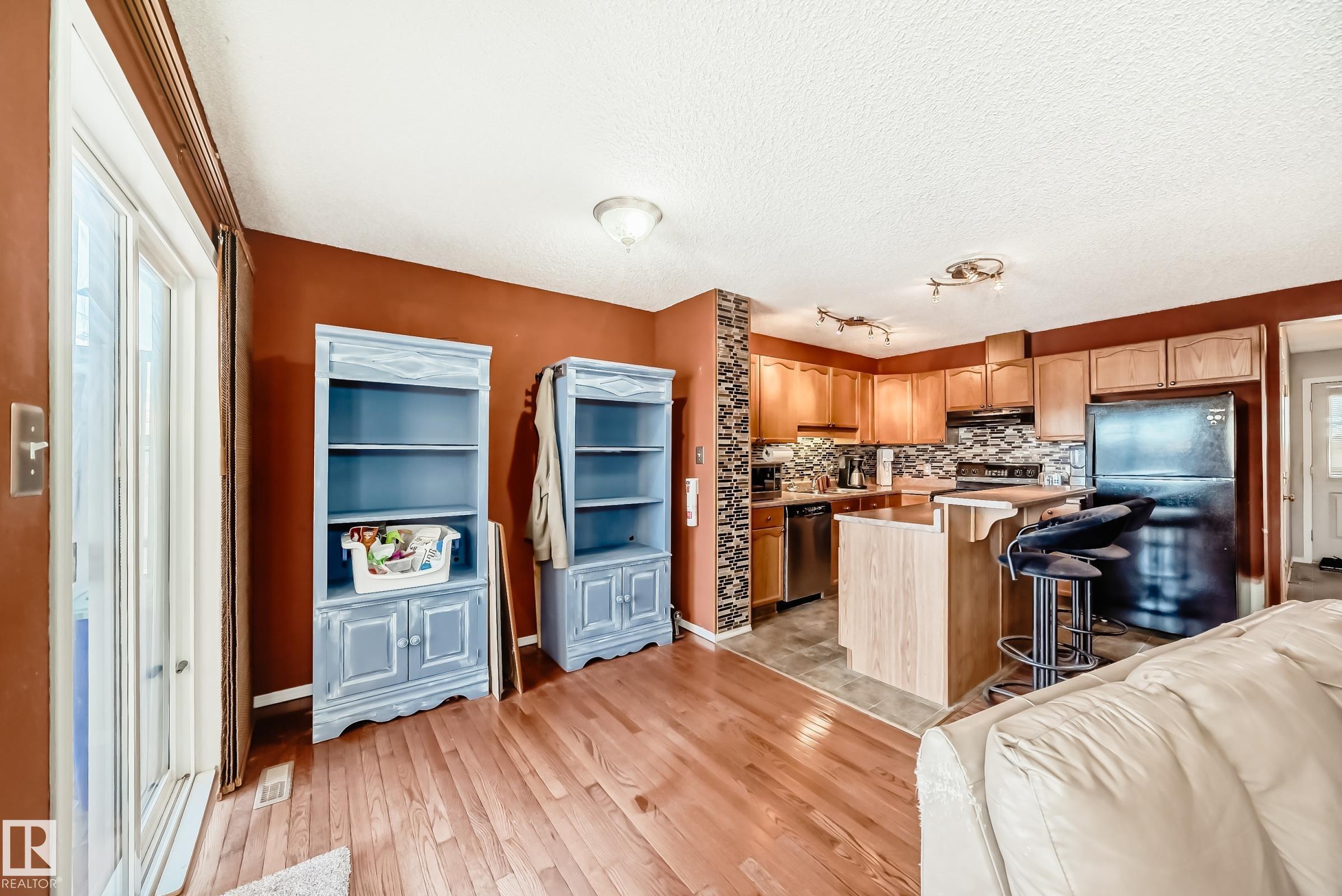 Photo 15 at 2927 30 Street NW, Silver Berry, Edmonton