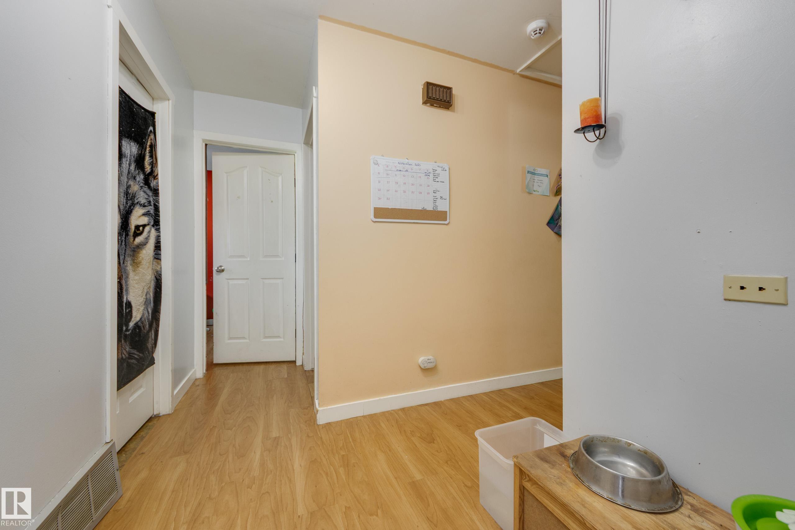 Photo 8 at 1330 72 Street NW, Menisa, Edmonton