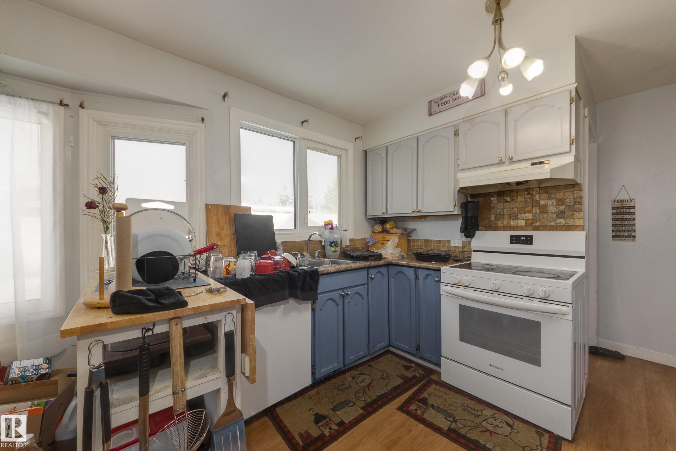 Photo 9 at 1330 72 Street NW, Menisa, Edmonton