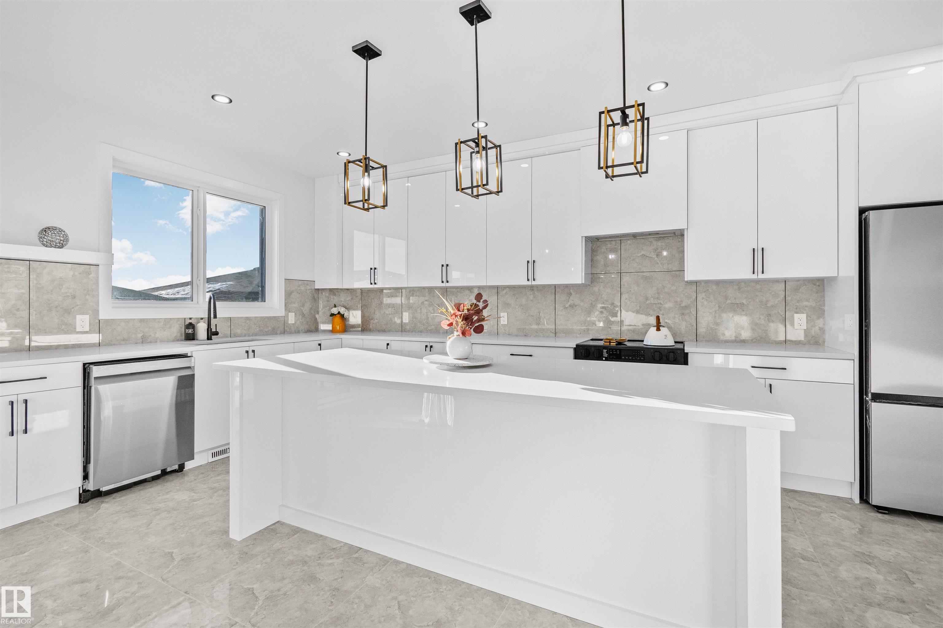 Photo 9 at 330 Roberts Wynd, Robinson, Leduc