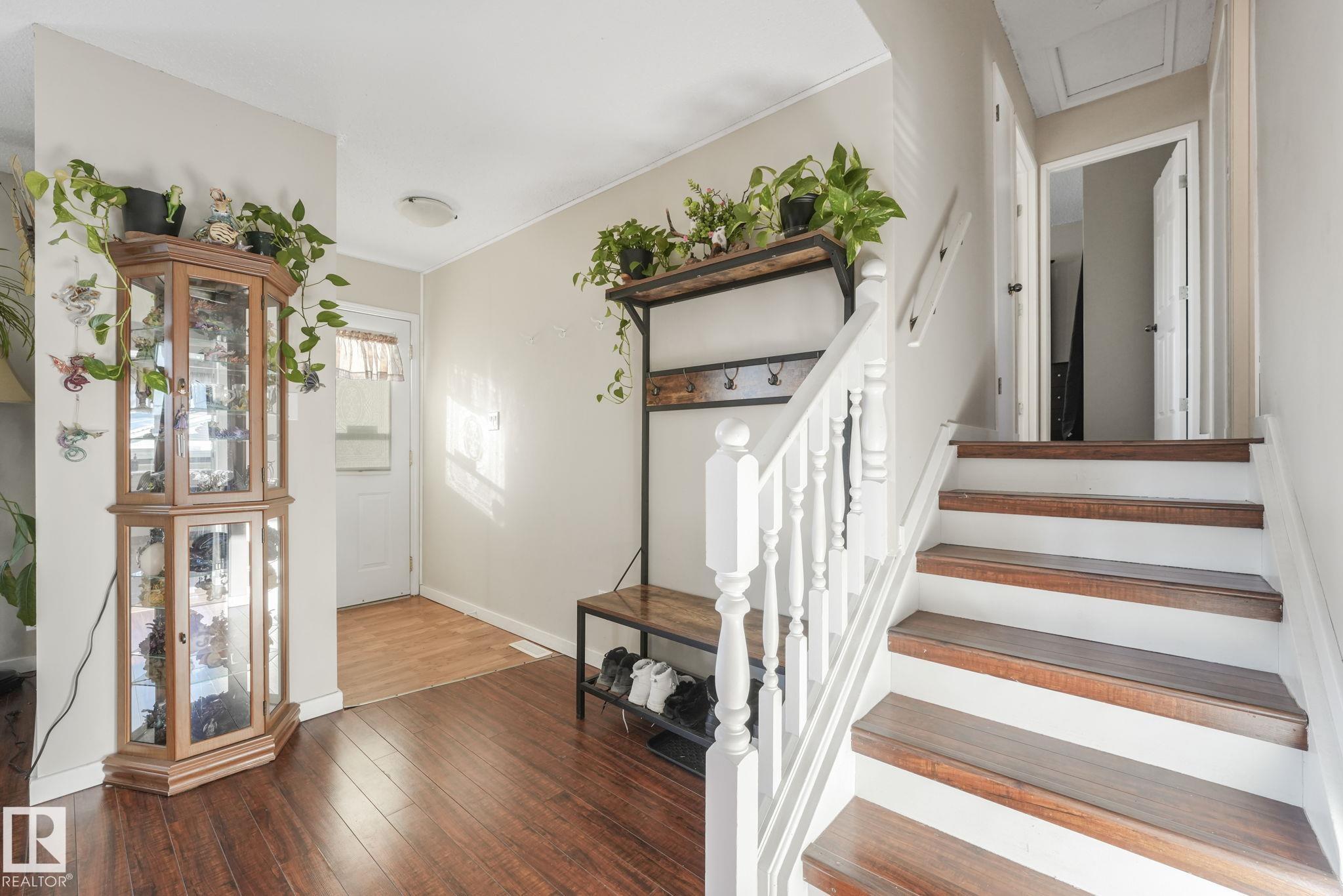 Photo 11 at 5108 55 Avenue, Willow Park, Leduc