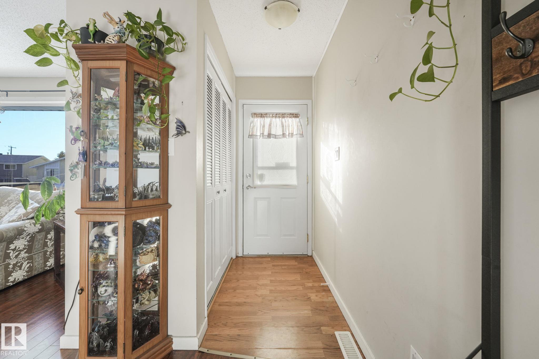 Photo 12 at 5108 55 Avenue, Willow Park, Leduc