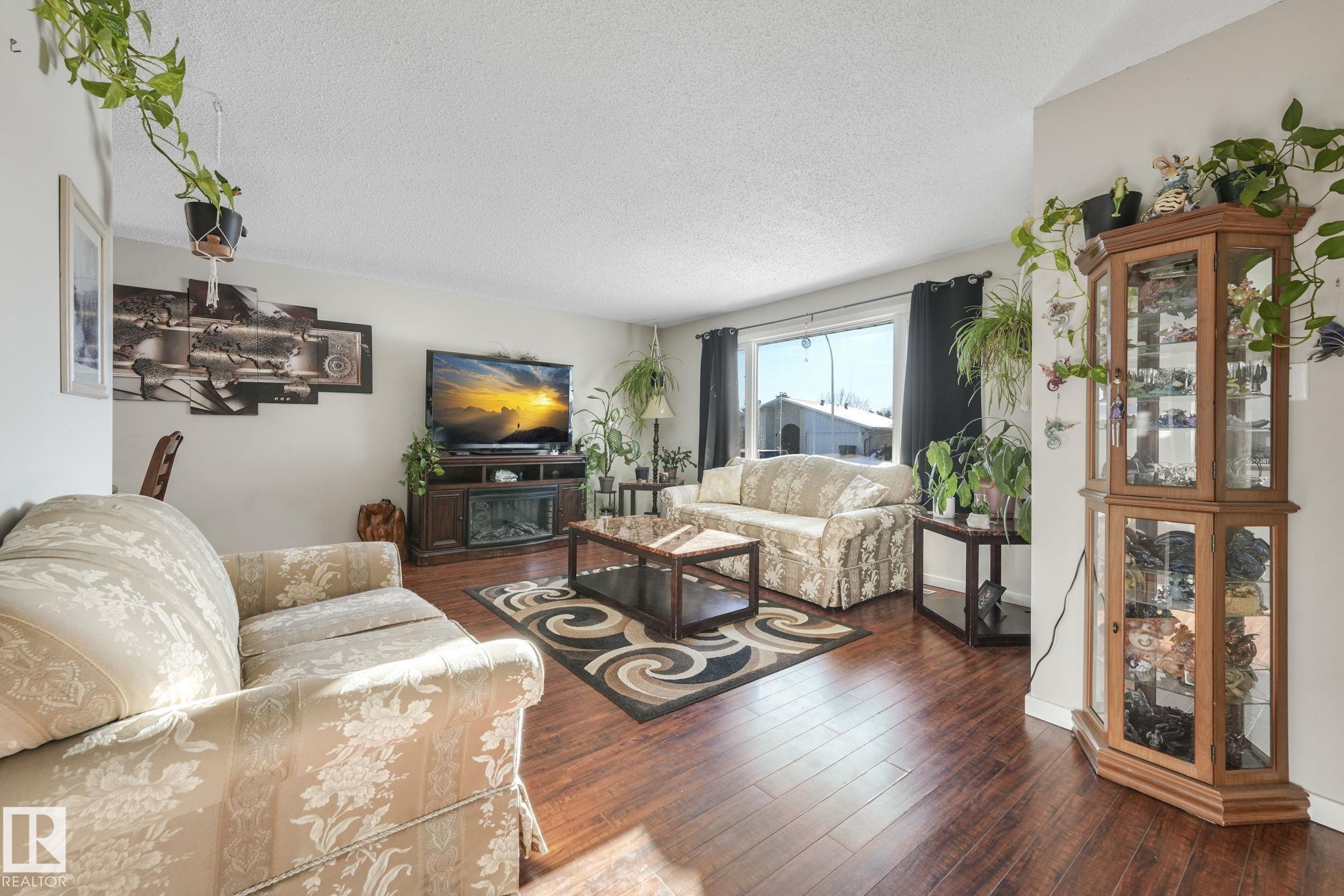 Photo 13 at 5108 55 Avenue, Willow Park, Leduc