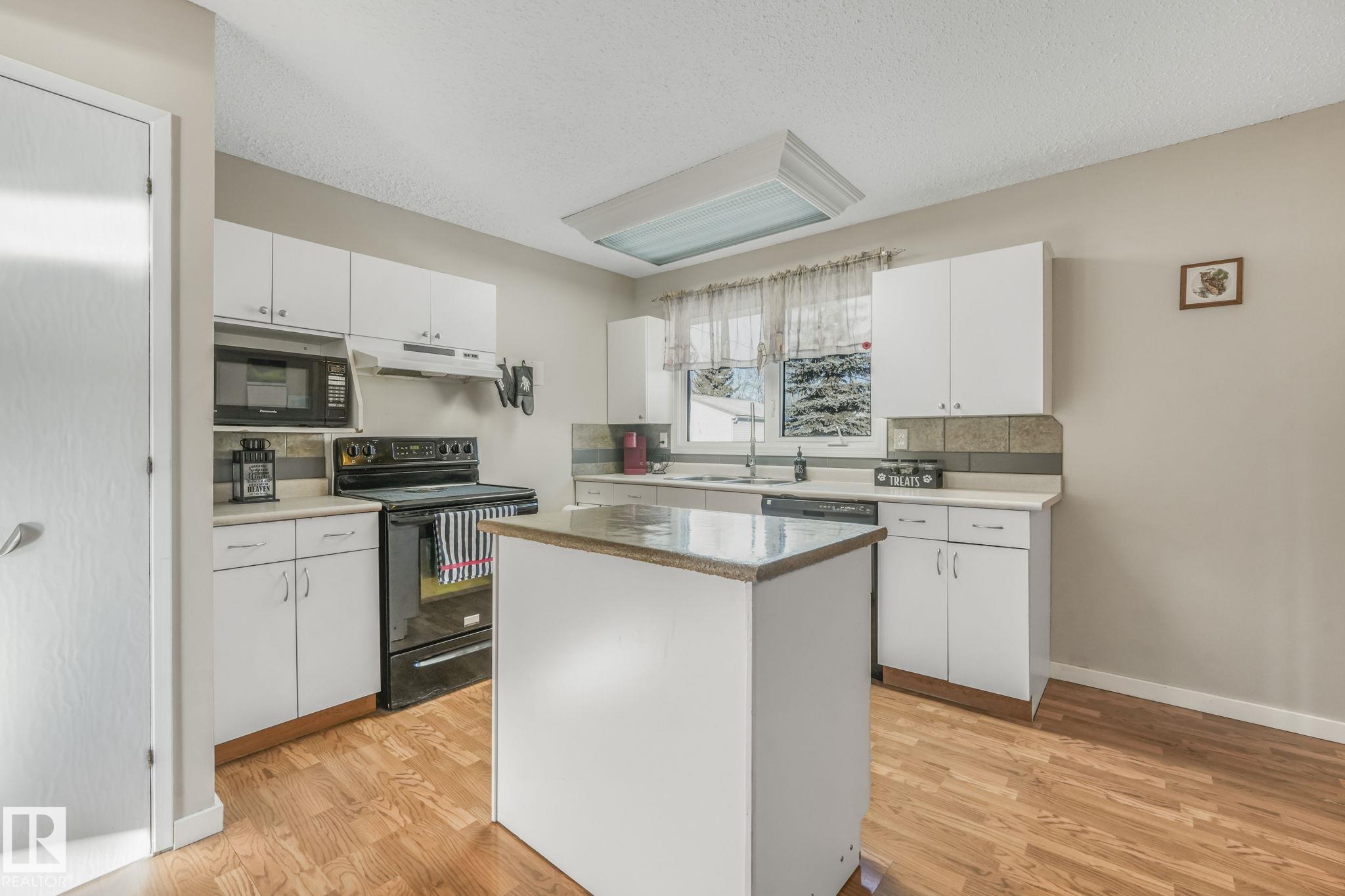 Photo 17 at 5108 55 Avenue, Willow Park, Leduc