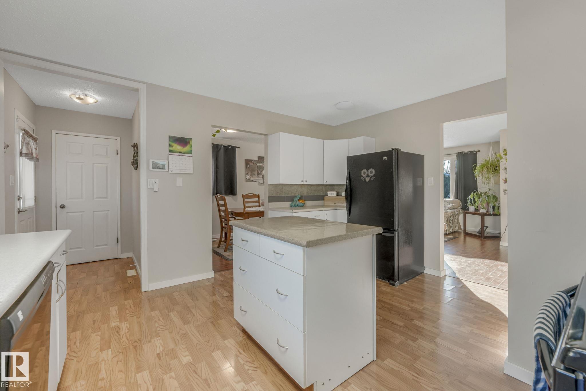 Photo 18 at 5108 55 Avenue, Willow Park, Leduc