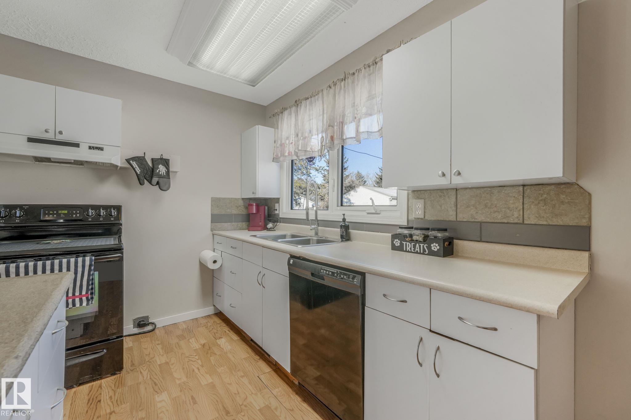 Photo 19 at 5108 55 Avenue, Willow Park, Leduc