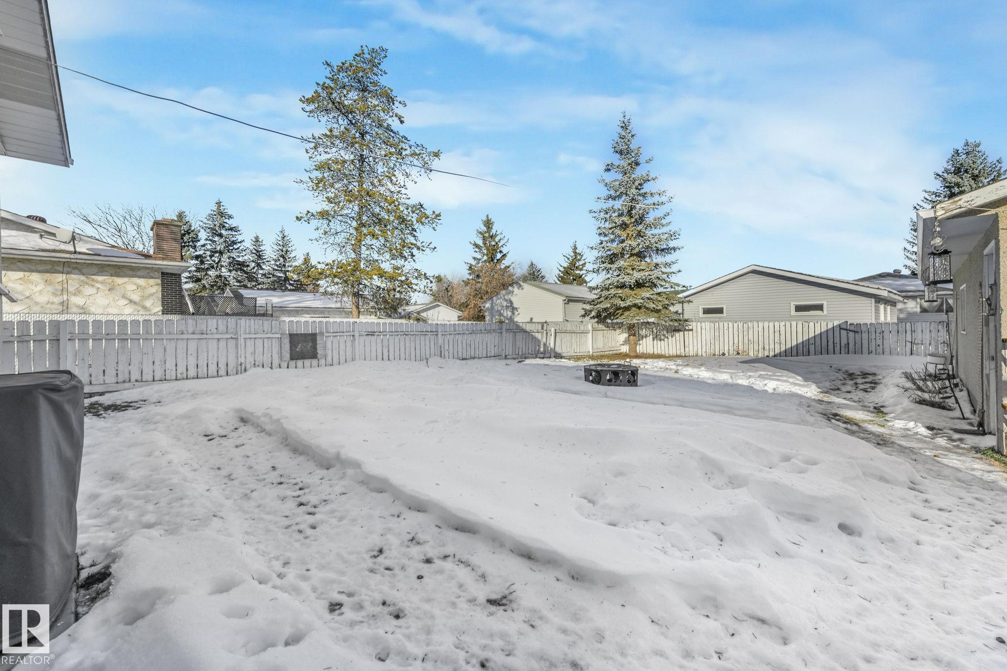 Photo 7 at 5108 55 Avenue, Willow Park, Leduc