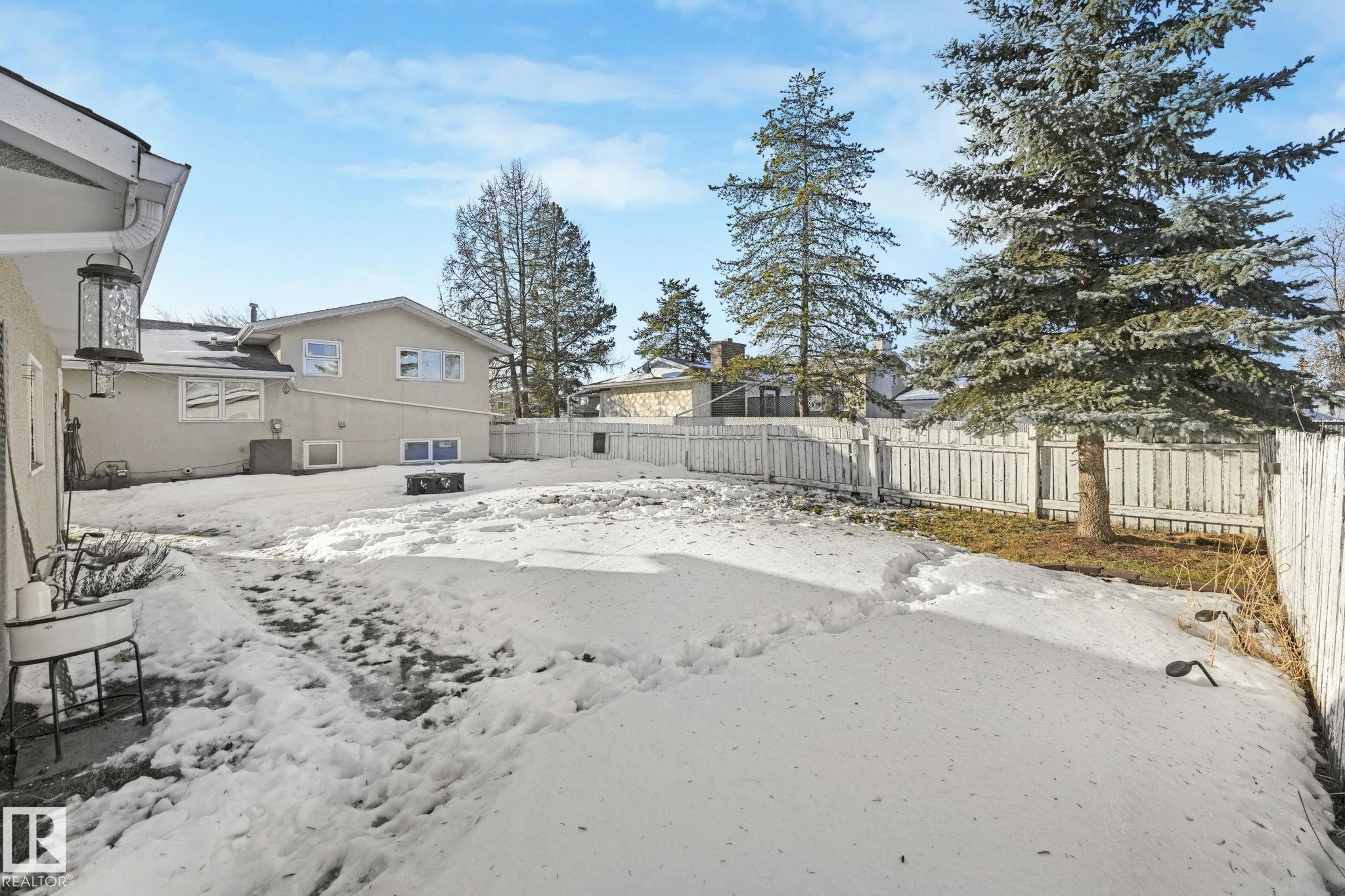 Photo 8 at 5108 55 Avenue, Willow Park, Leduc