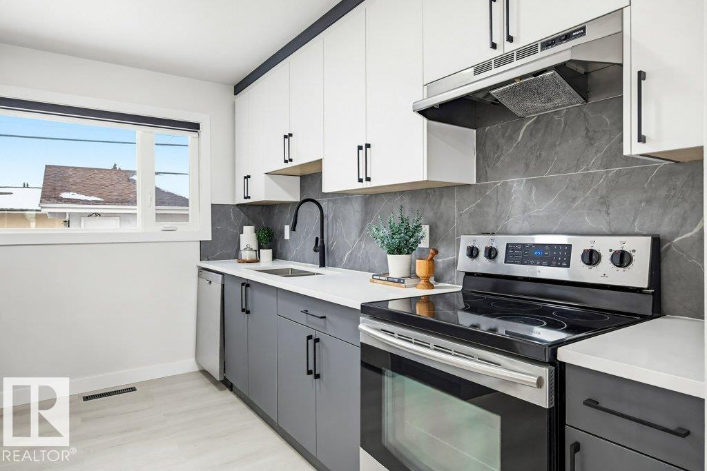 Photo 15 at 16206 83 Avenue NW, Elmwood, Edmonton