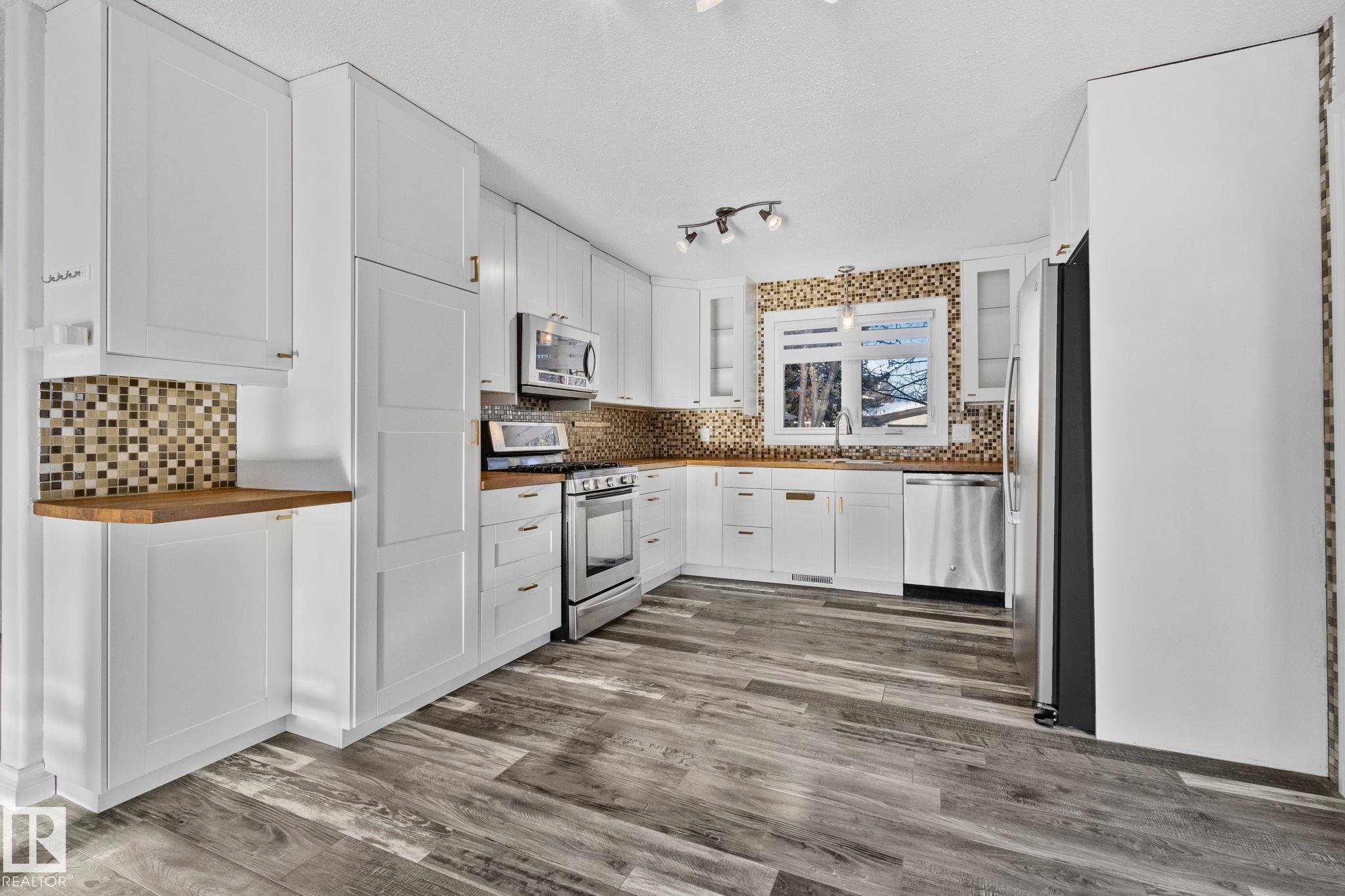 23 Larkspur Crescent, Lacombe Park, St. Albert