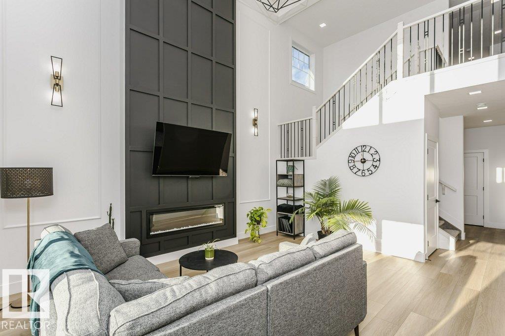 839 34 Avenue NW, Maple Crest, Edmonton photo number 2