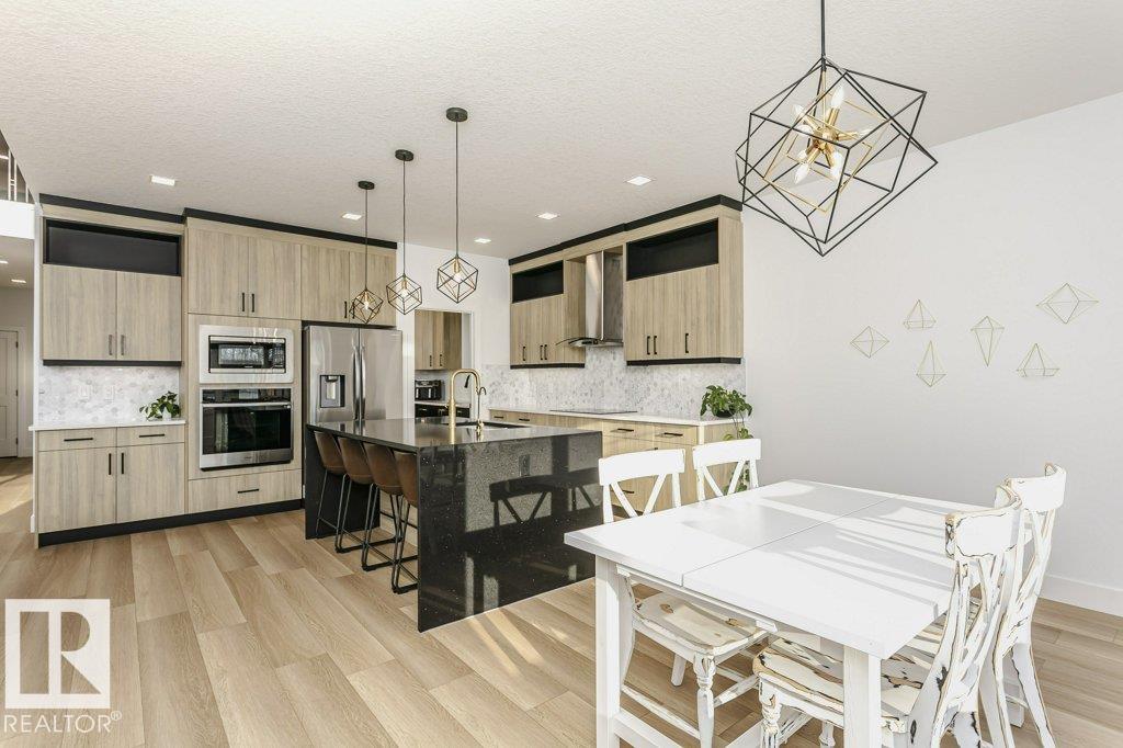 Photo 11 at 839 34 Avenue NW, Maple Crest, Edmonton