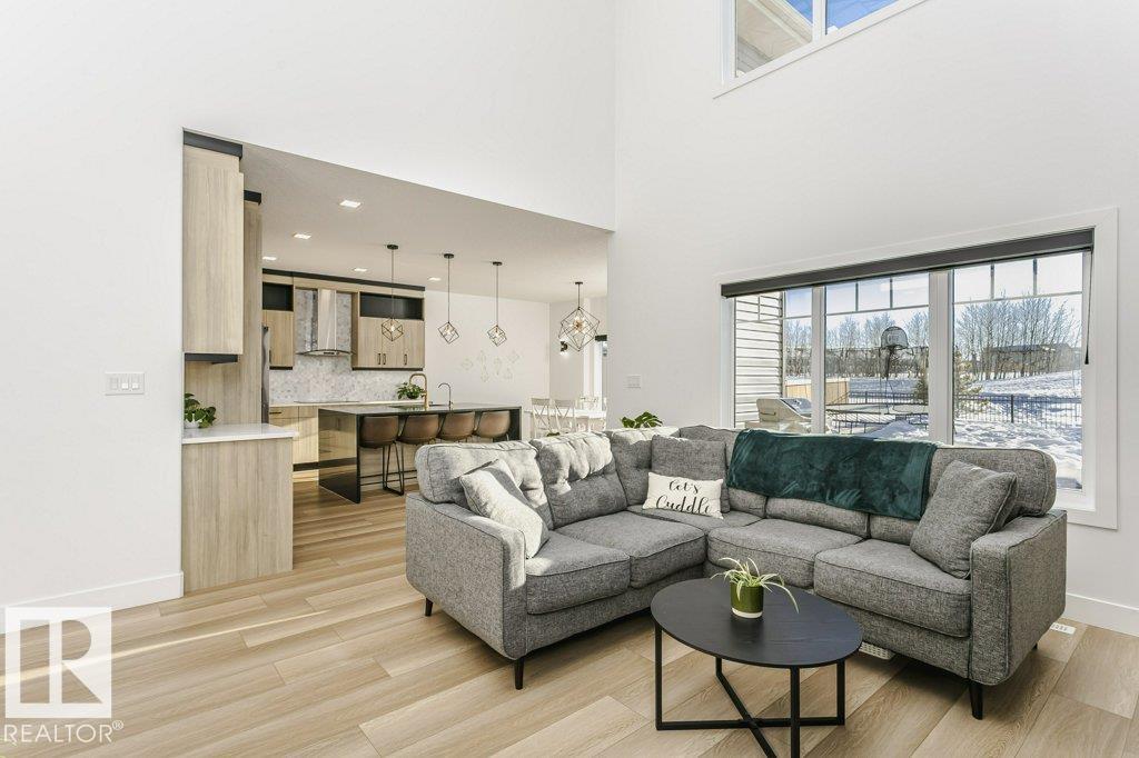 Photo 13 at 839 34 Avenue NW, Maple Crest, Edmonton