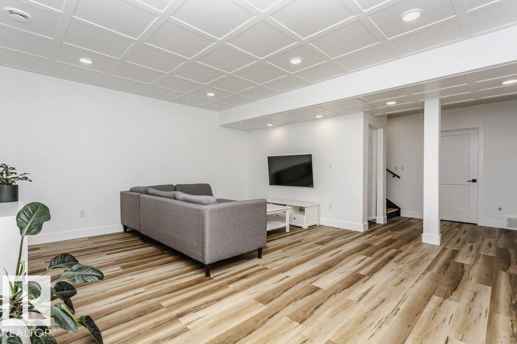 Photo 40 at 839 34 Avenue NW, Maple Crest, Edmonton