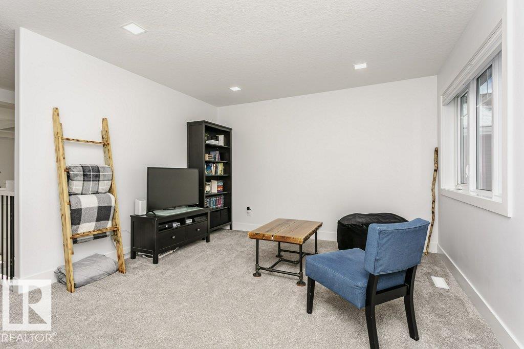 Photo 9 at 839 34 Avenue NW, Maple Crest, Edmonton