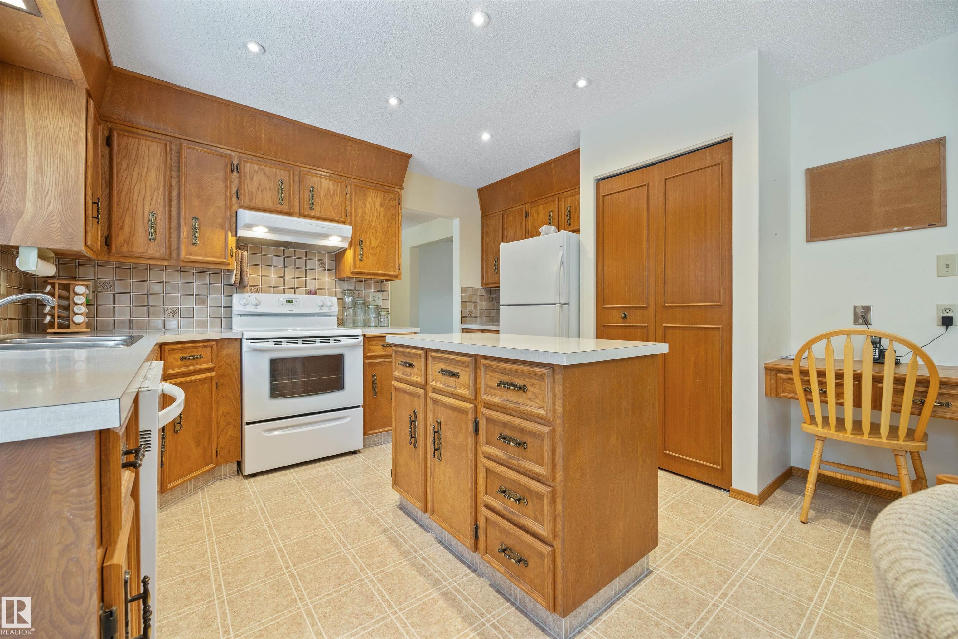 Photo 18 at 5 Loyola Place, Lacombe Park, St. Albert