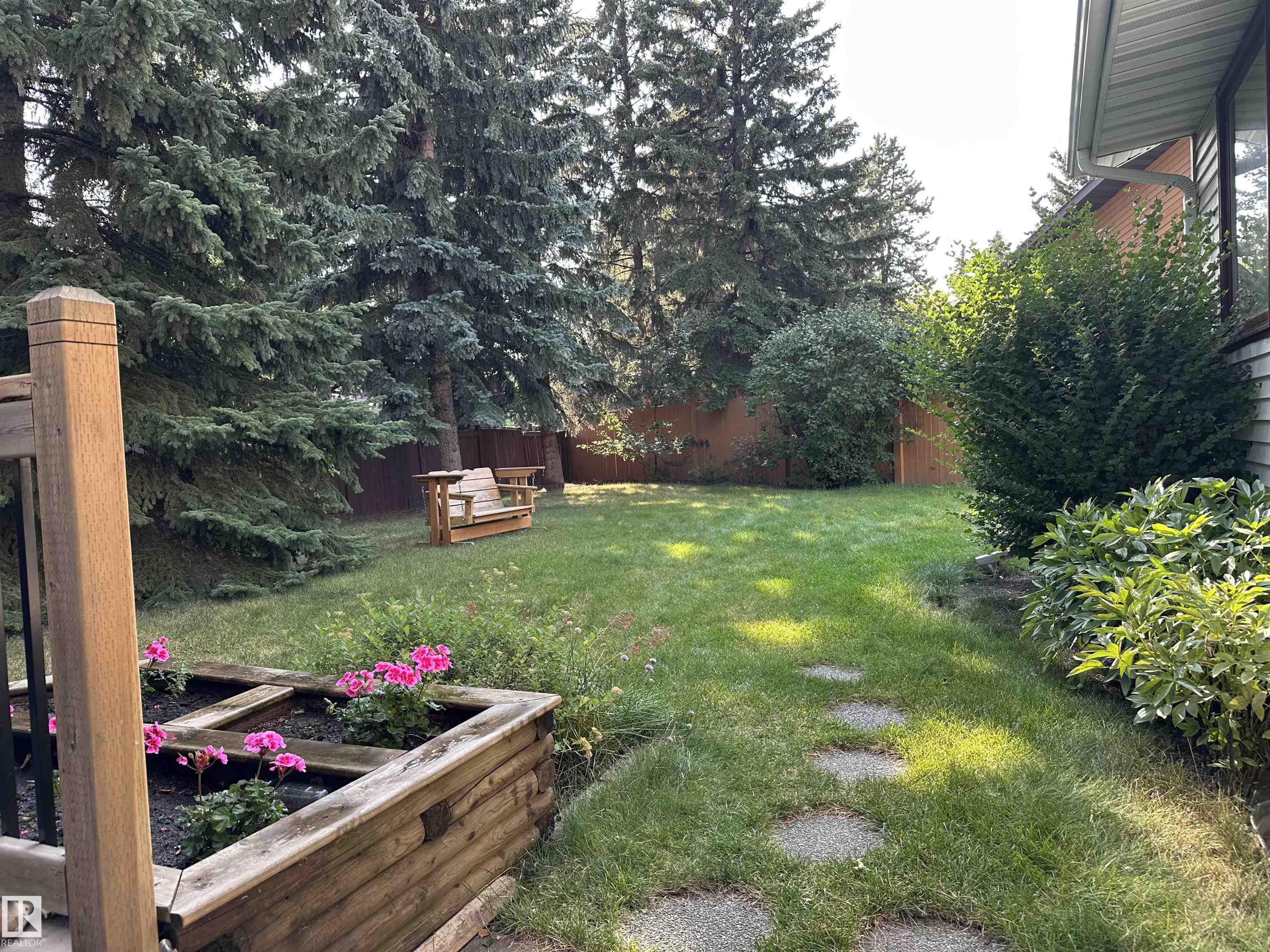 5 Loyola Place, Lacombe Park, St. Albert