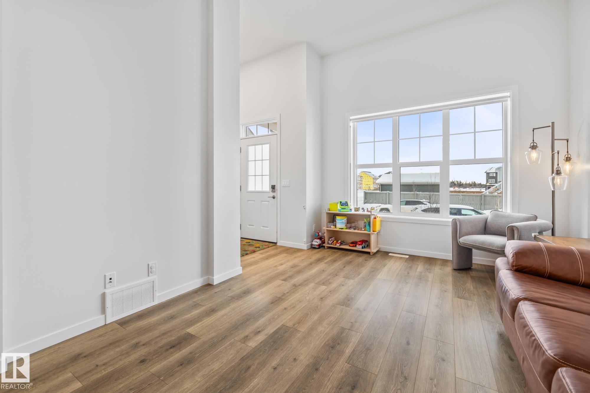 Picture for 17227 3 ST NW