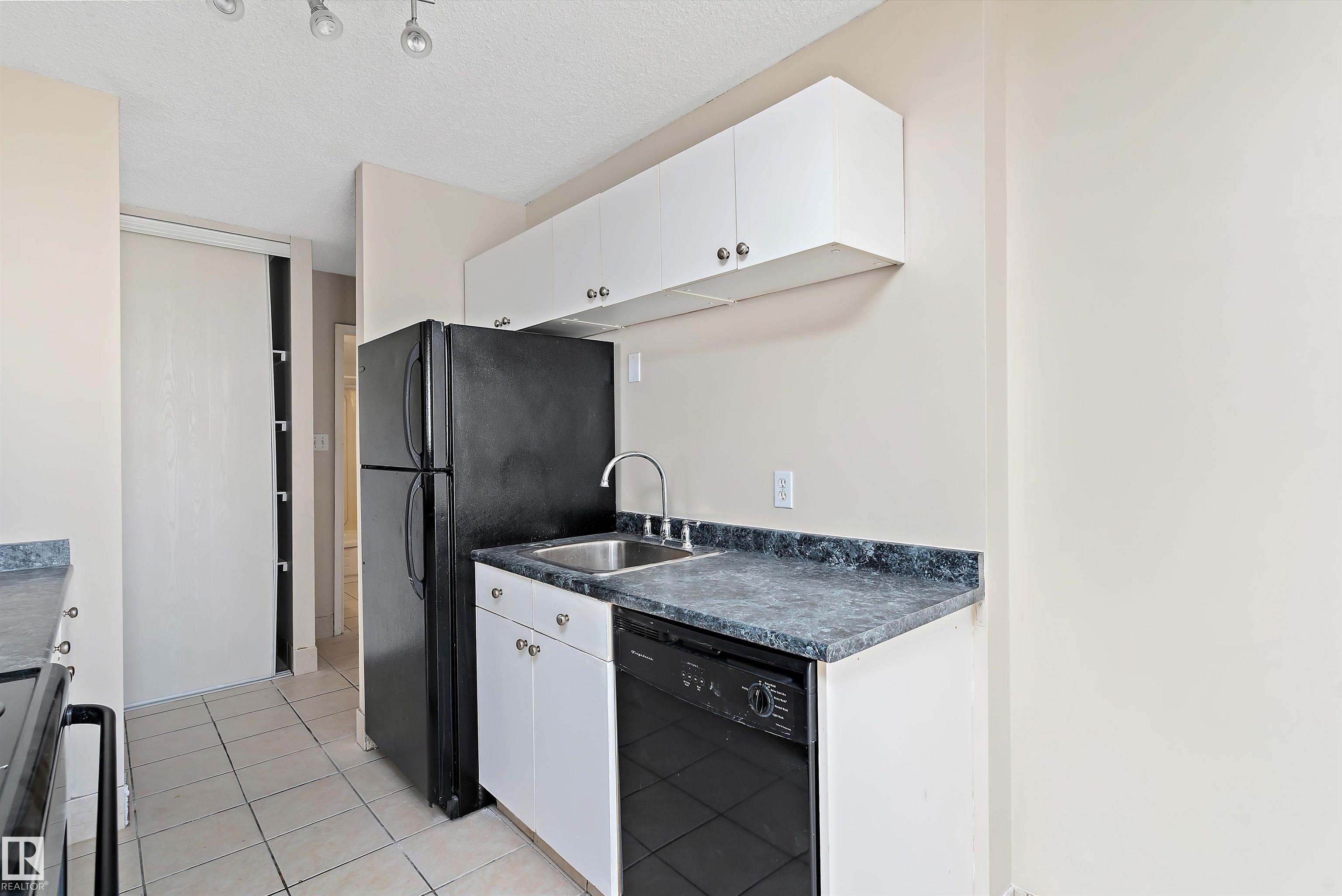 Photo 24 at 1401 - 12141 Jasper Avenue NW, Wîhkwêntôwin, Edmonton