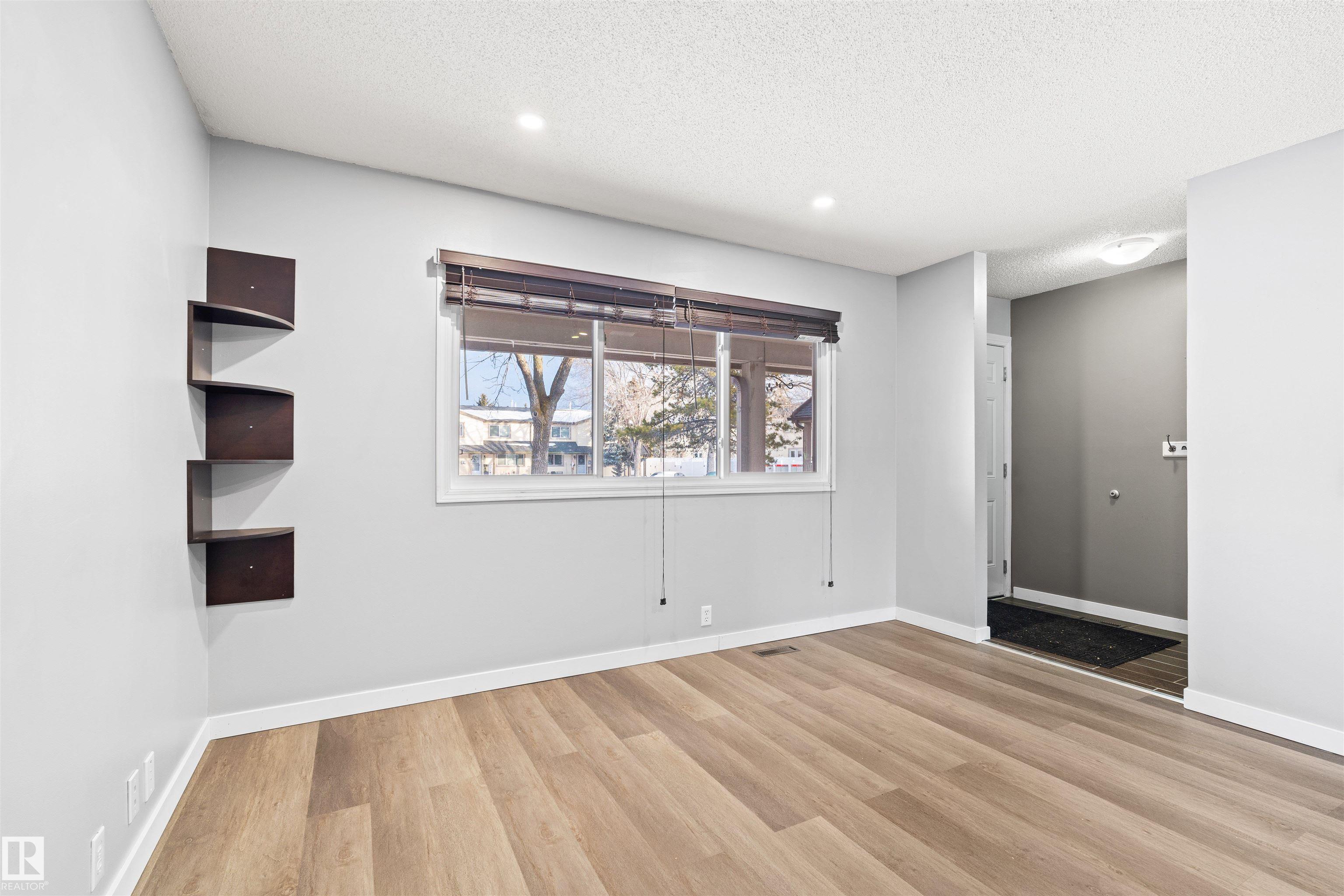 Photo 3 at 4769 35 Avenue NW, Minchau, Edmonton