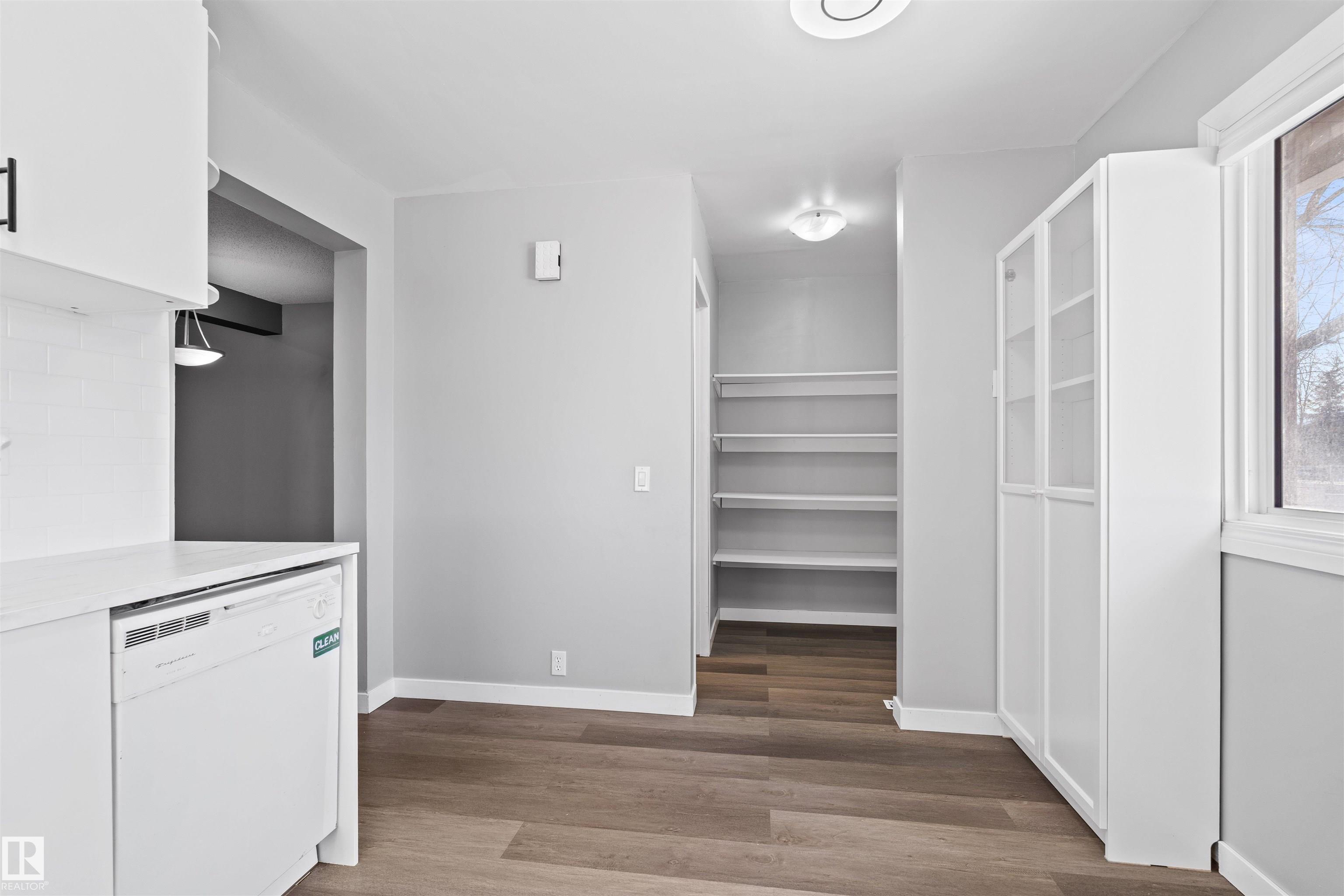 Photo 7 at 4769 35 Avenue NW, Minchau, Edmonton