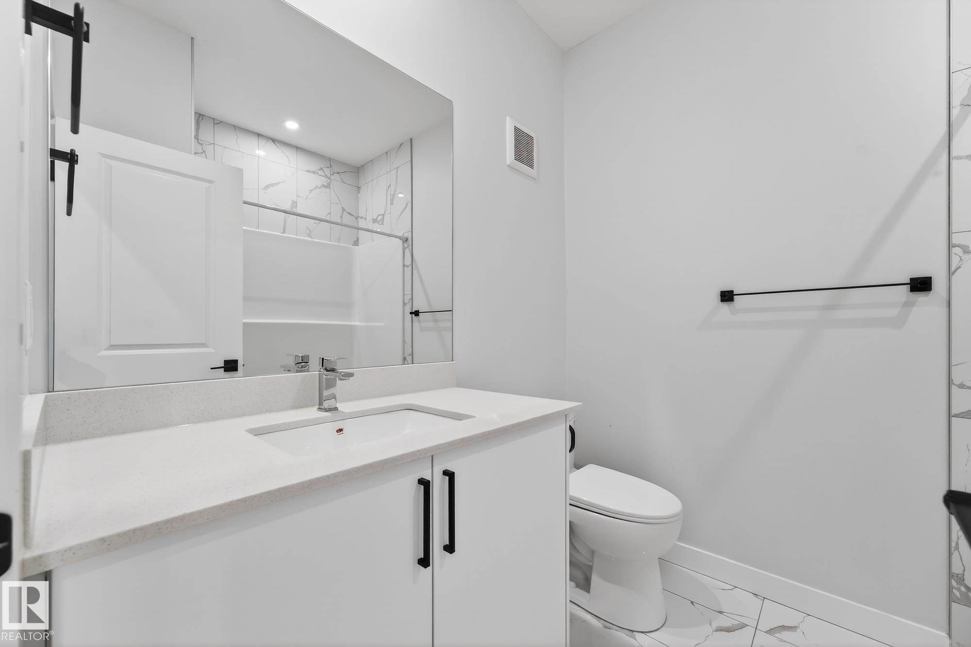 Photo 19 at 1141 Goldfinch Crescent NW, Kinglet Gardens, Edmonton