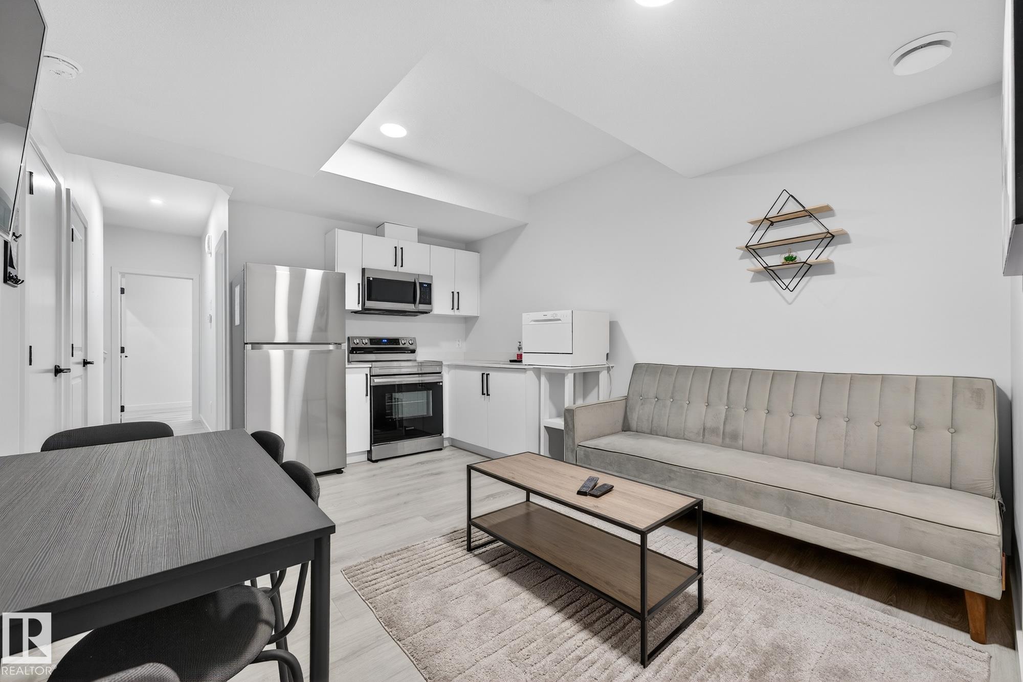 Photo 23 at 1141 Goldfinch Crescent NW, Kinglet Gardens, Edmonton