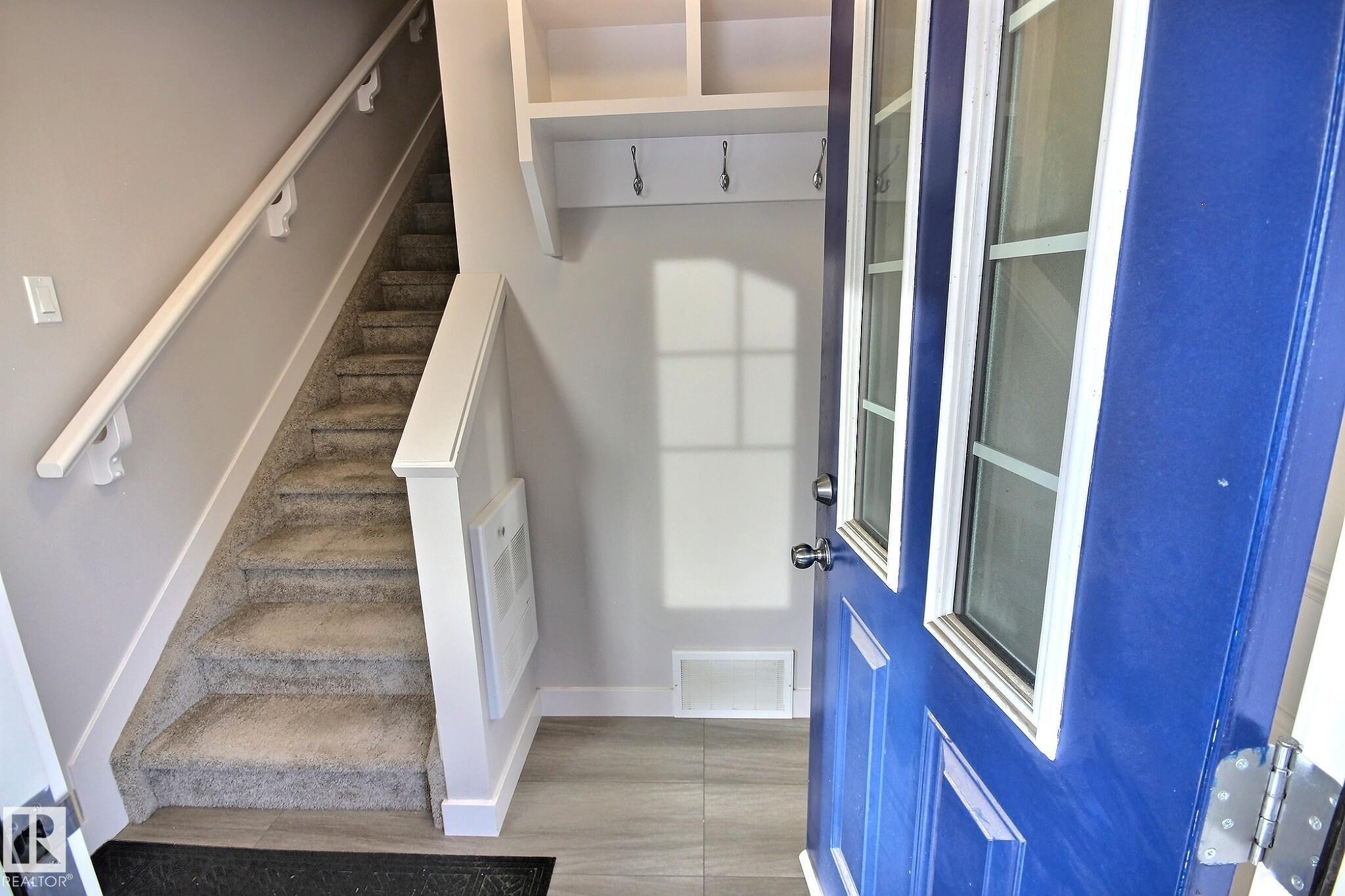 Photo 3 at 846 Daniels Way SW, Desrochers Area, Edmonton