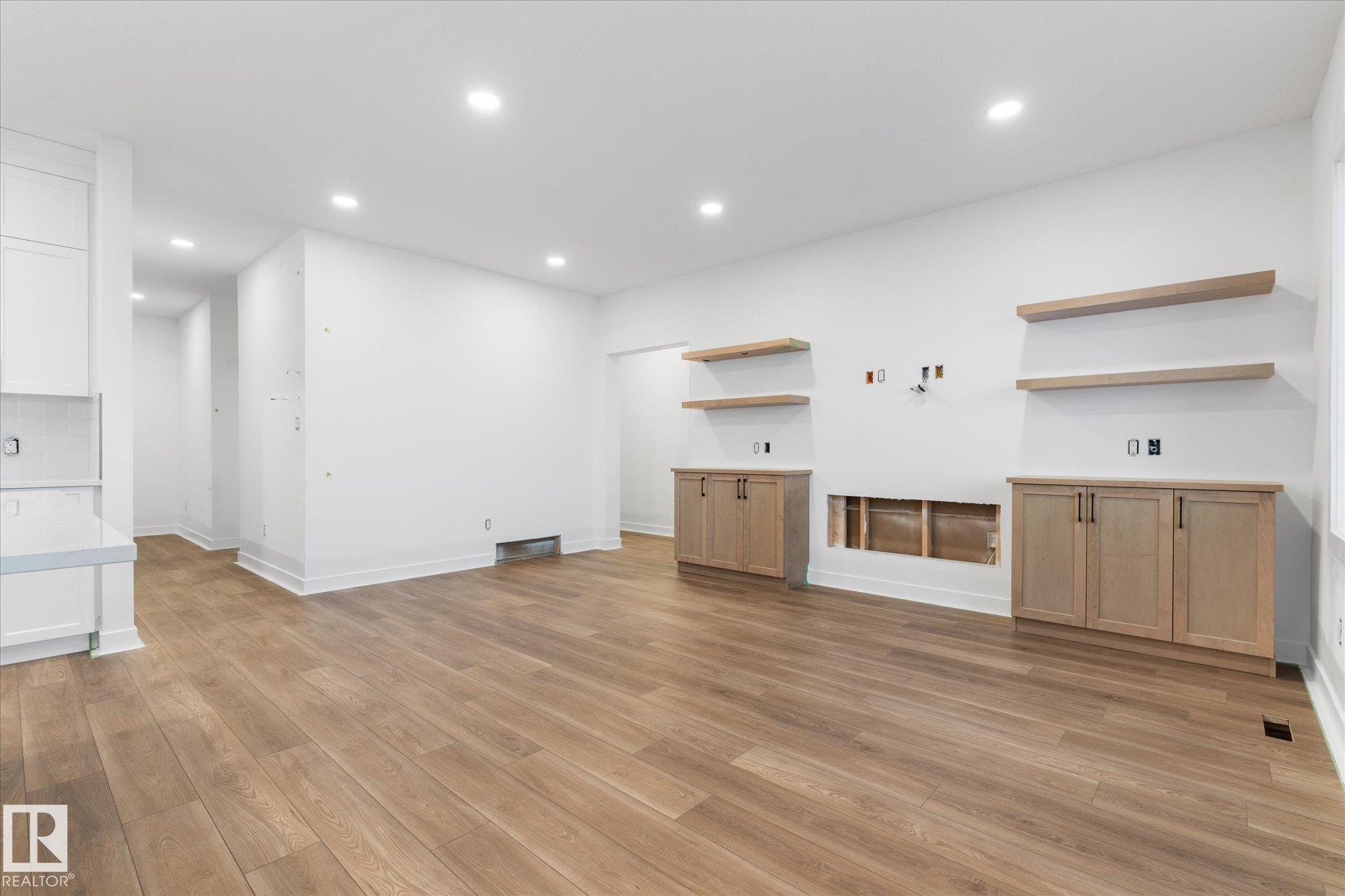 Photo 10 at 43 Darby Crescent, Deer Park, Spruce Grove