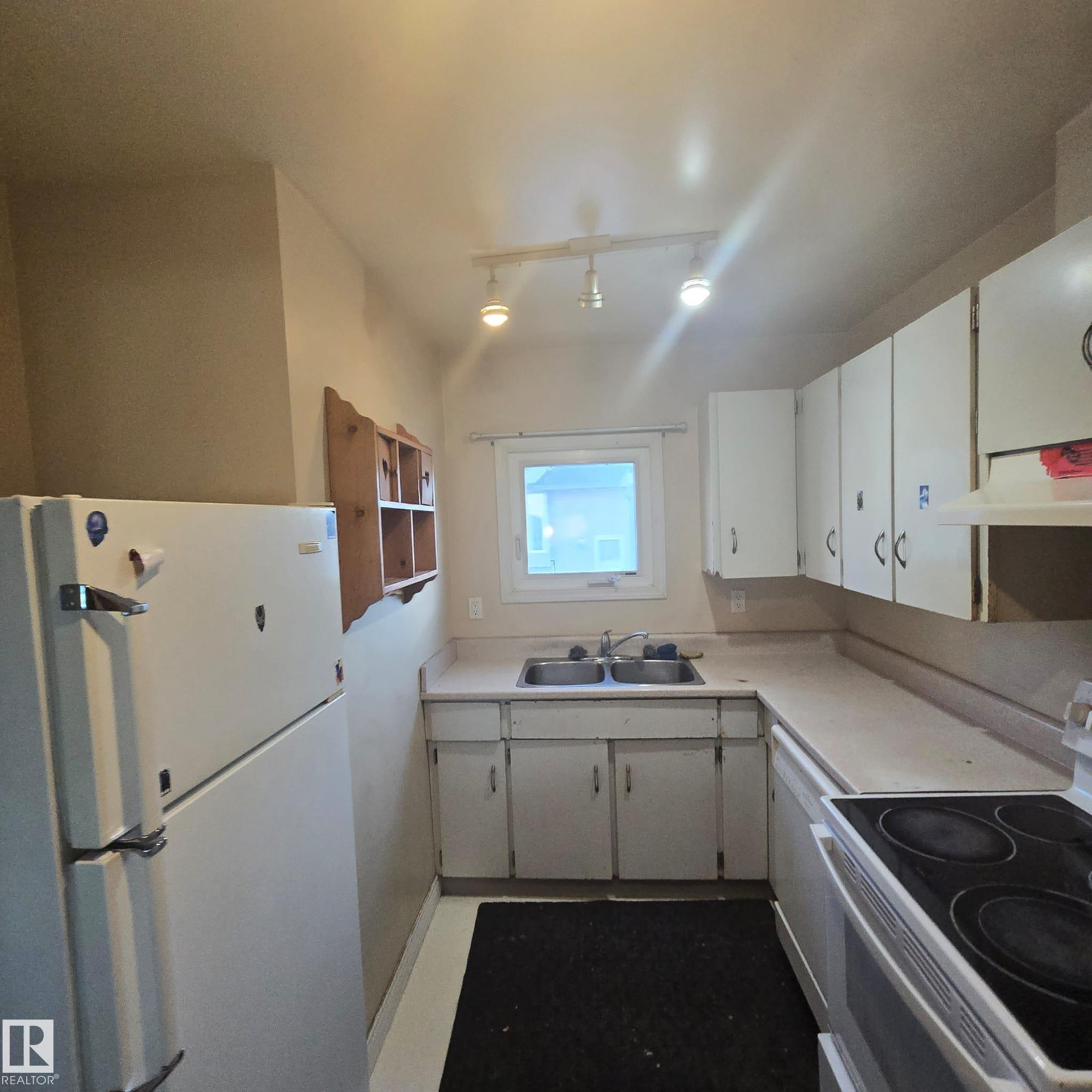 Photo 8 at 5462 38a Avenue NW, Greenview, Edmonton