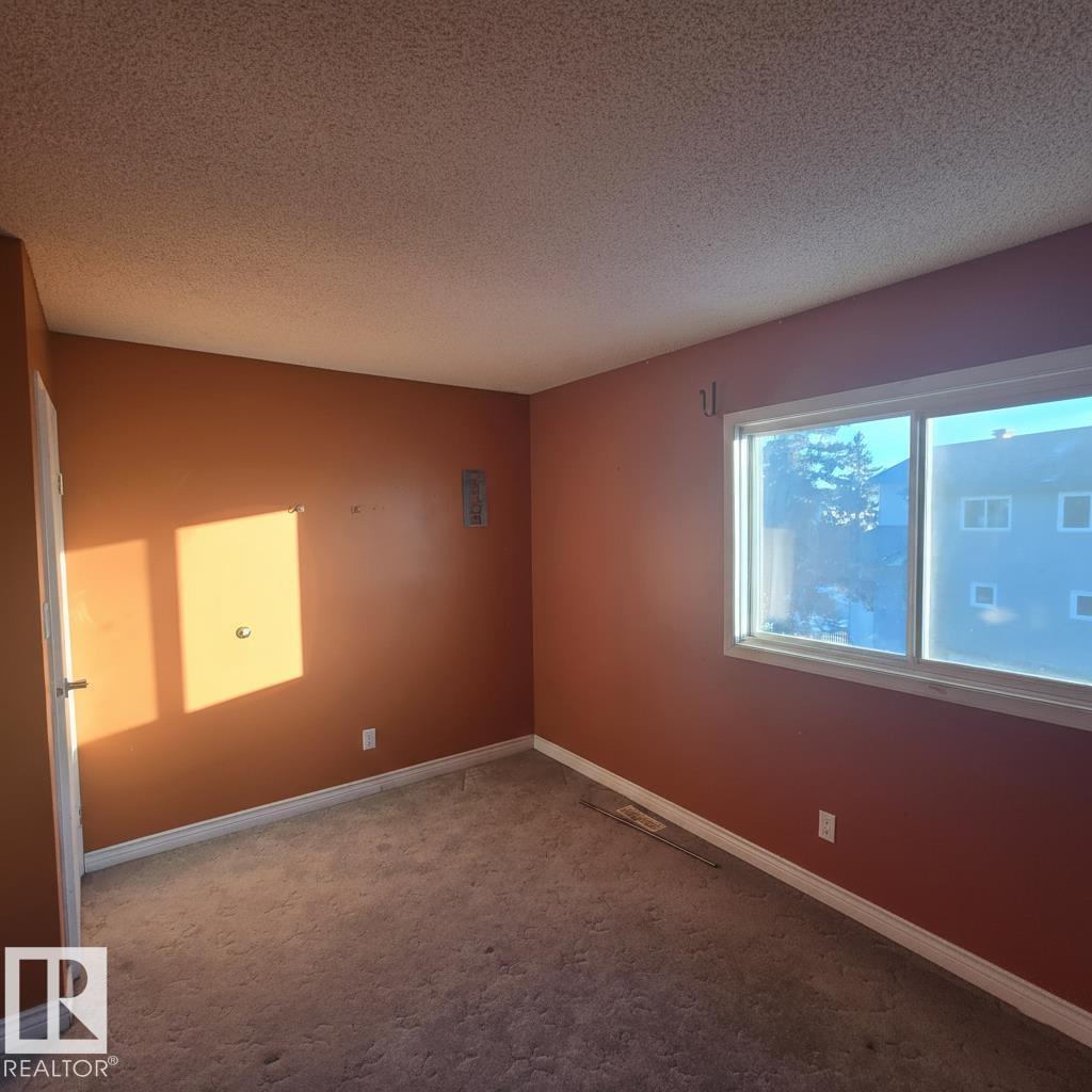 Photo 10 at 5462 38a Avenue NW, Greenview, Edmonton