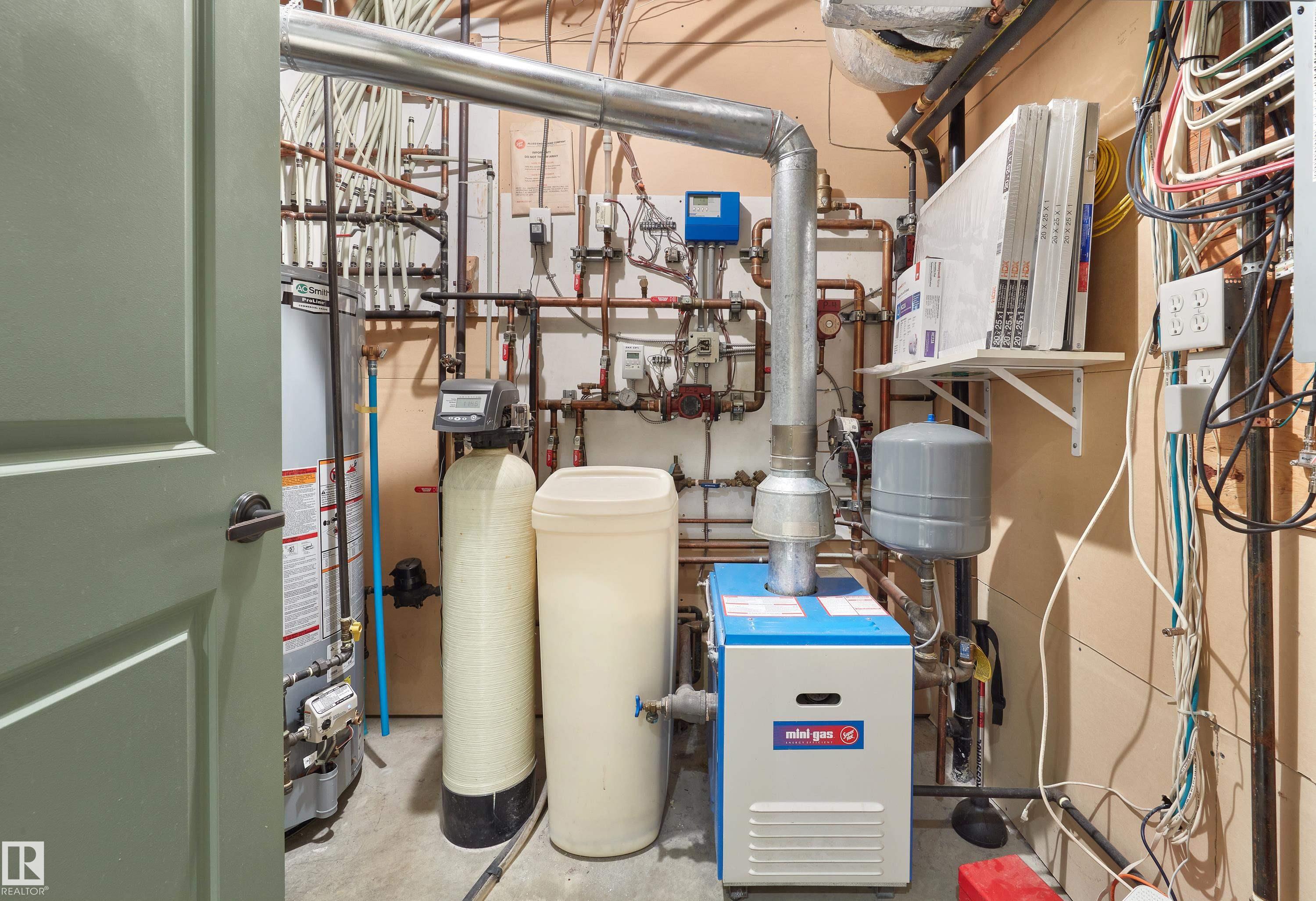 Photo 31 at 9135 117 Street NW, Windsor Park, Edmonton