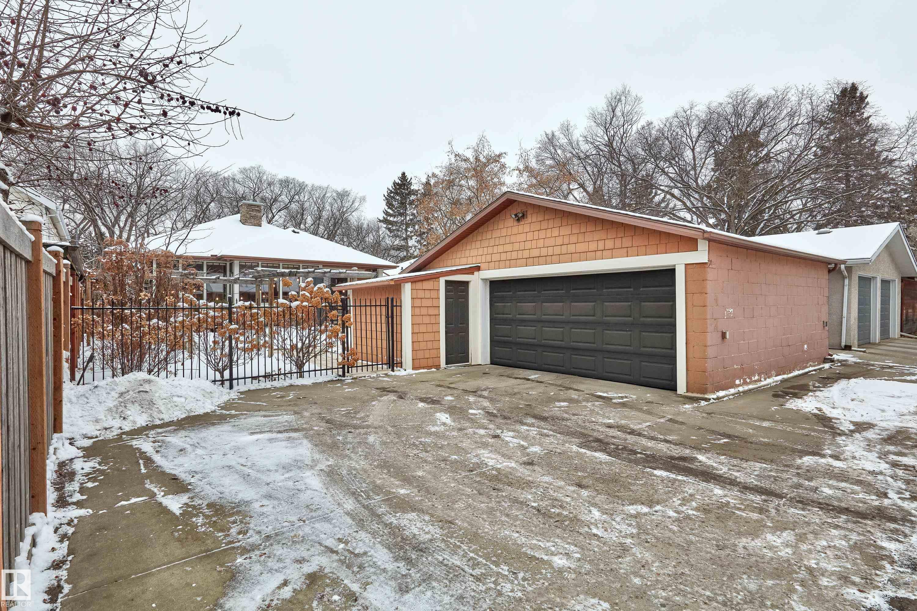 Photo 38 at 9135 117 Street NW, Windsor Park, Edmonton