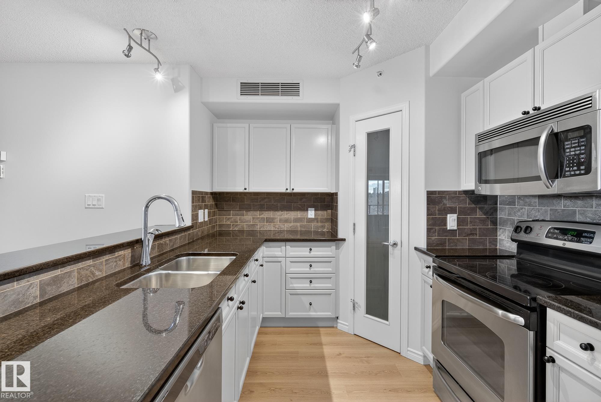 Photo 16 at 203 - 9707 106 Street NW, Downtown, Edmonton