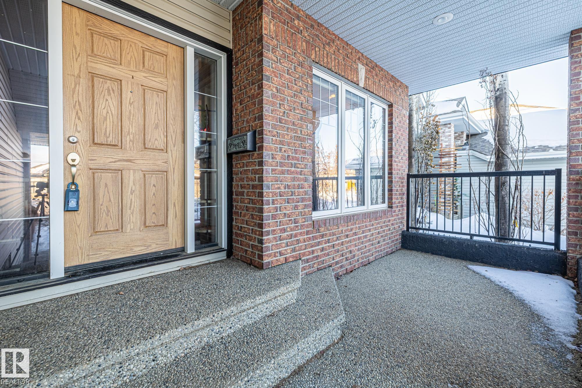 33 Oakhill Place, Oakmont, St. Albert