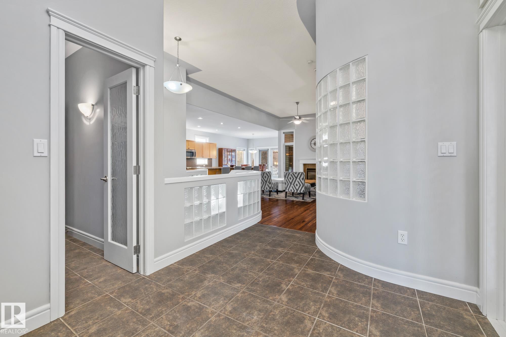 33 Oakhill Place, Oakmont, St. Albert