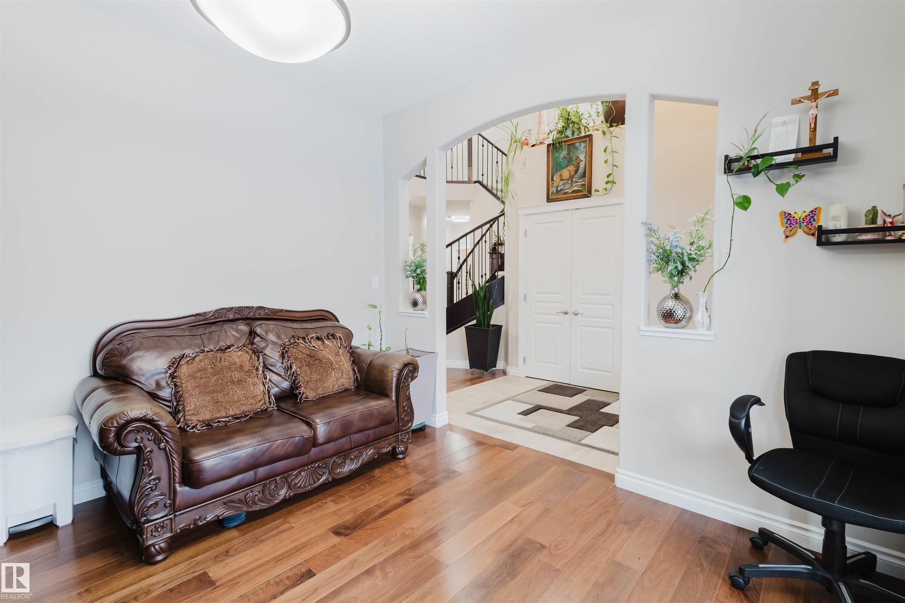 Photo 11 at 3920 Ginsburg Crescent NW, Granville, Edmonton