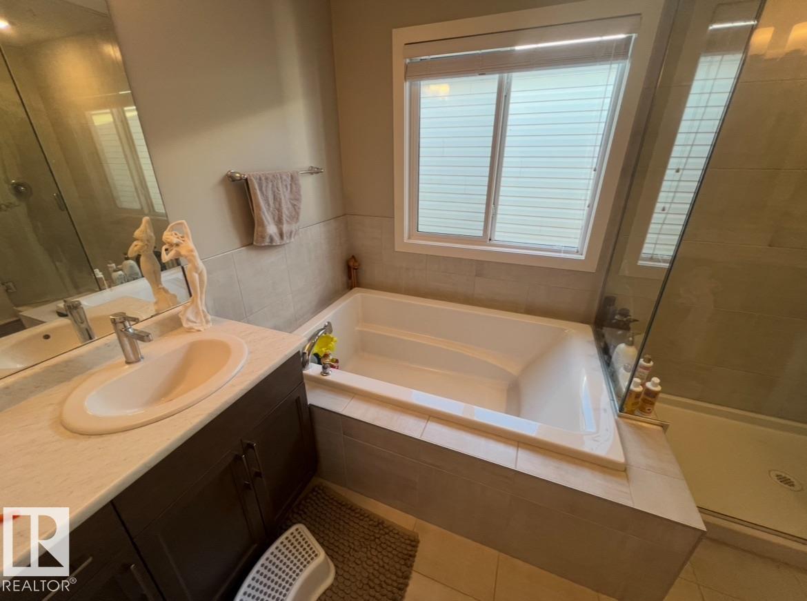 Photo 9 at 1539 200 Street NW, Stillwater, Edmonton