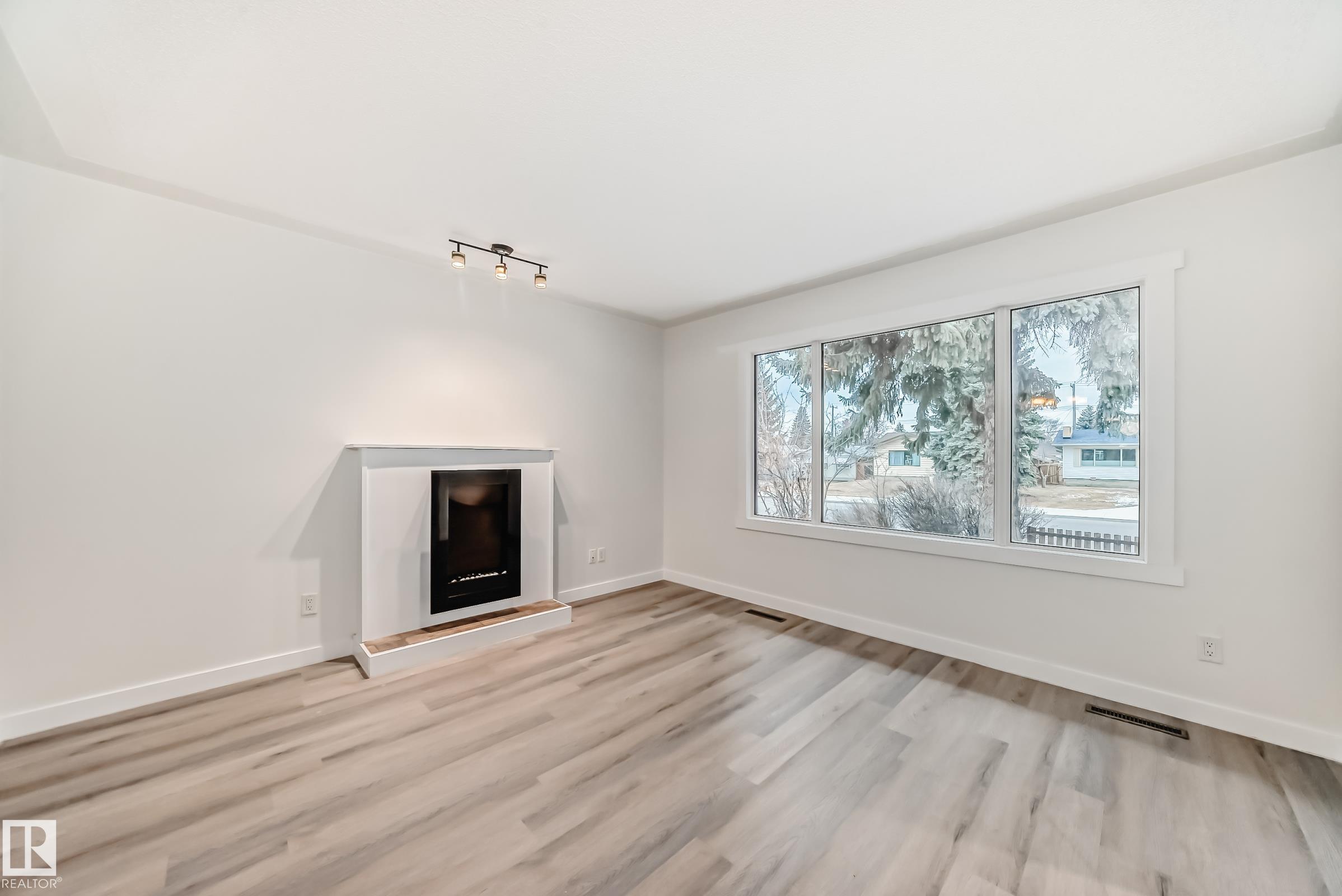 Photo 12 at 12837 90 Street NW, Killarney, Edmonton