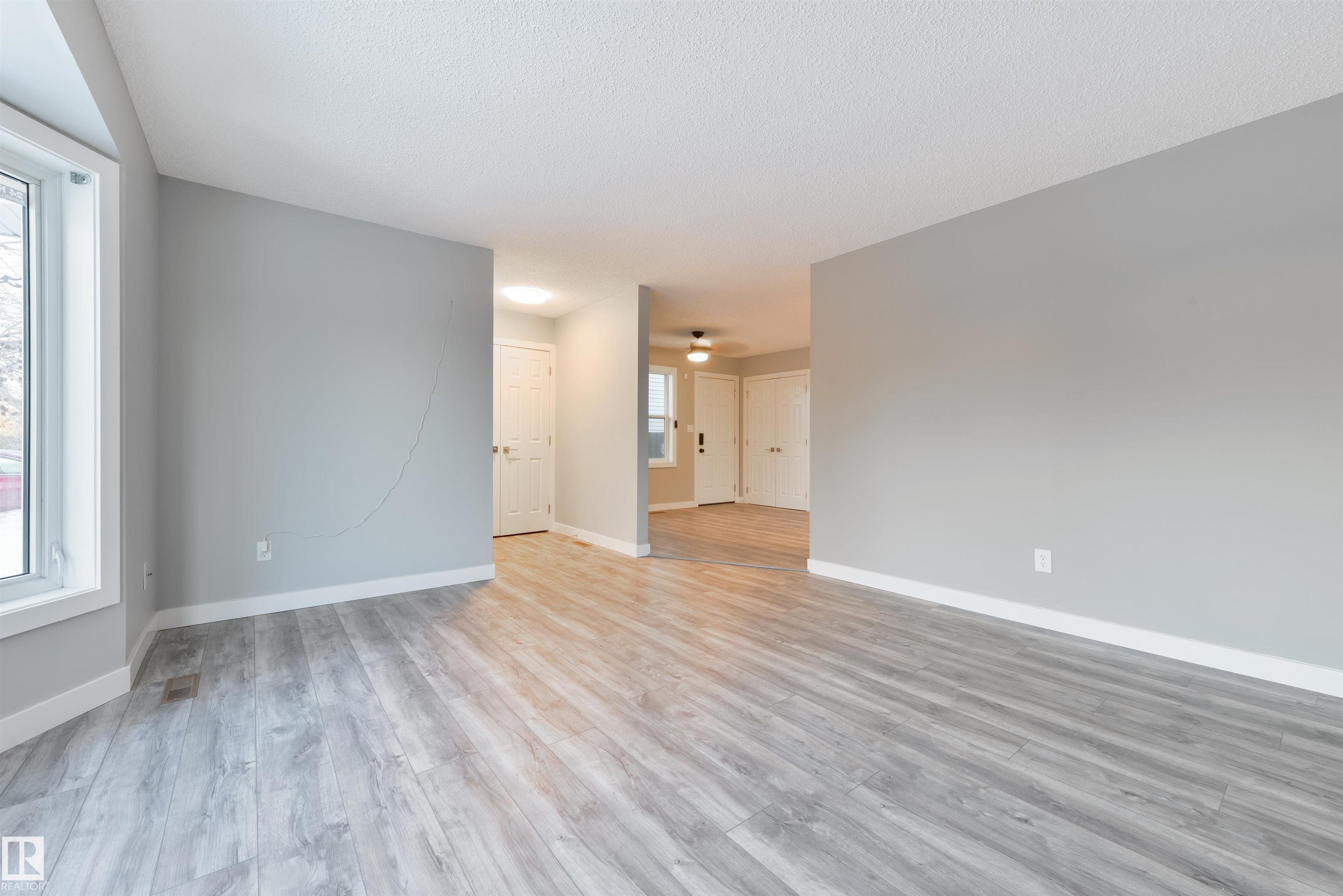 Photo 7 at 7103 188 Street NW, Lymburn, Edmonton